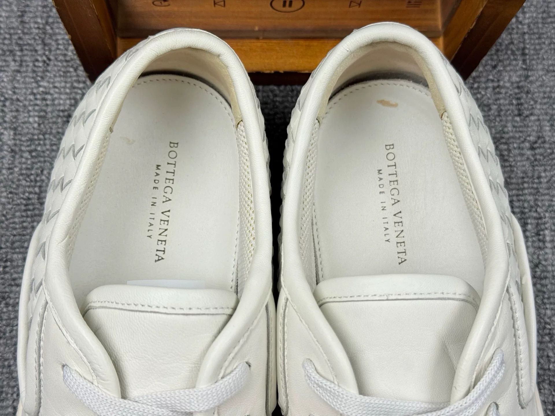 Bottega Veneta Bottega Veneta White Lowtop Sneakers 7 Men Size US 7 / EU 40 - 9 Thumbnail