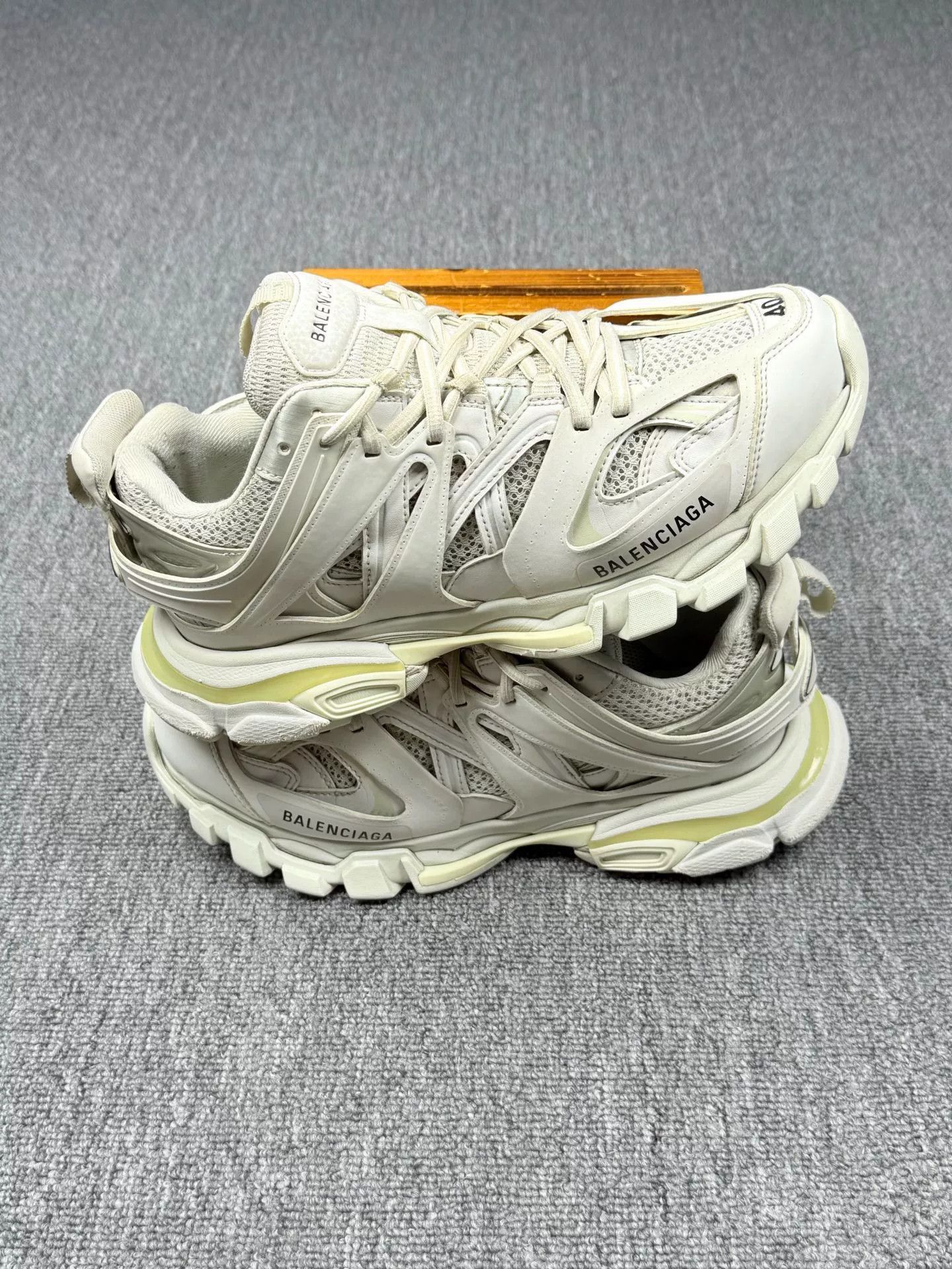Balenciaga Balenciaga White Lowtop Sneakers 7 Men Size US 7 / EU 40 - 2 Thumbnail
