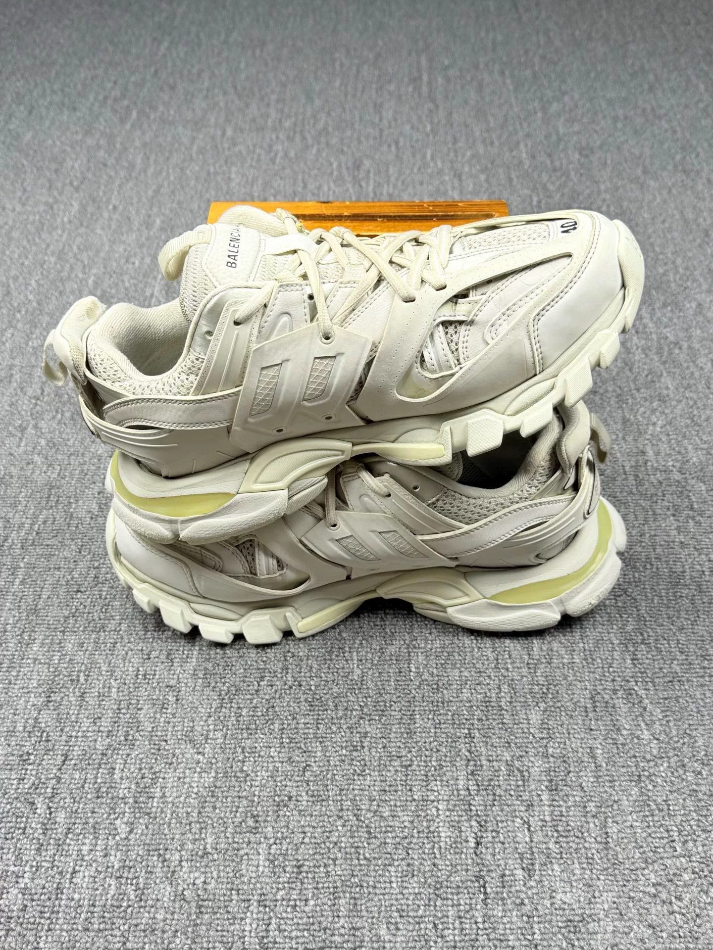 Balenciaga Balenciaga White Lowtop Sneakers 7 Men Size US 7 / EU 40 - 3 Thumbnail