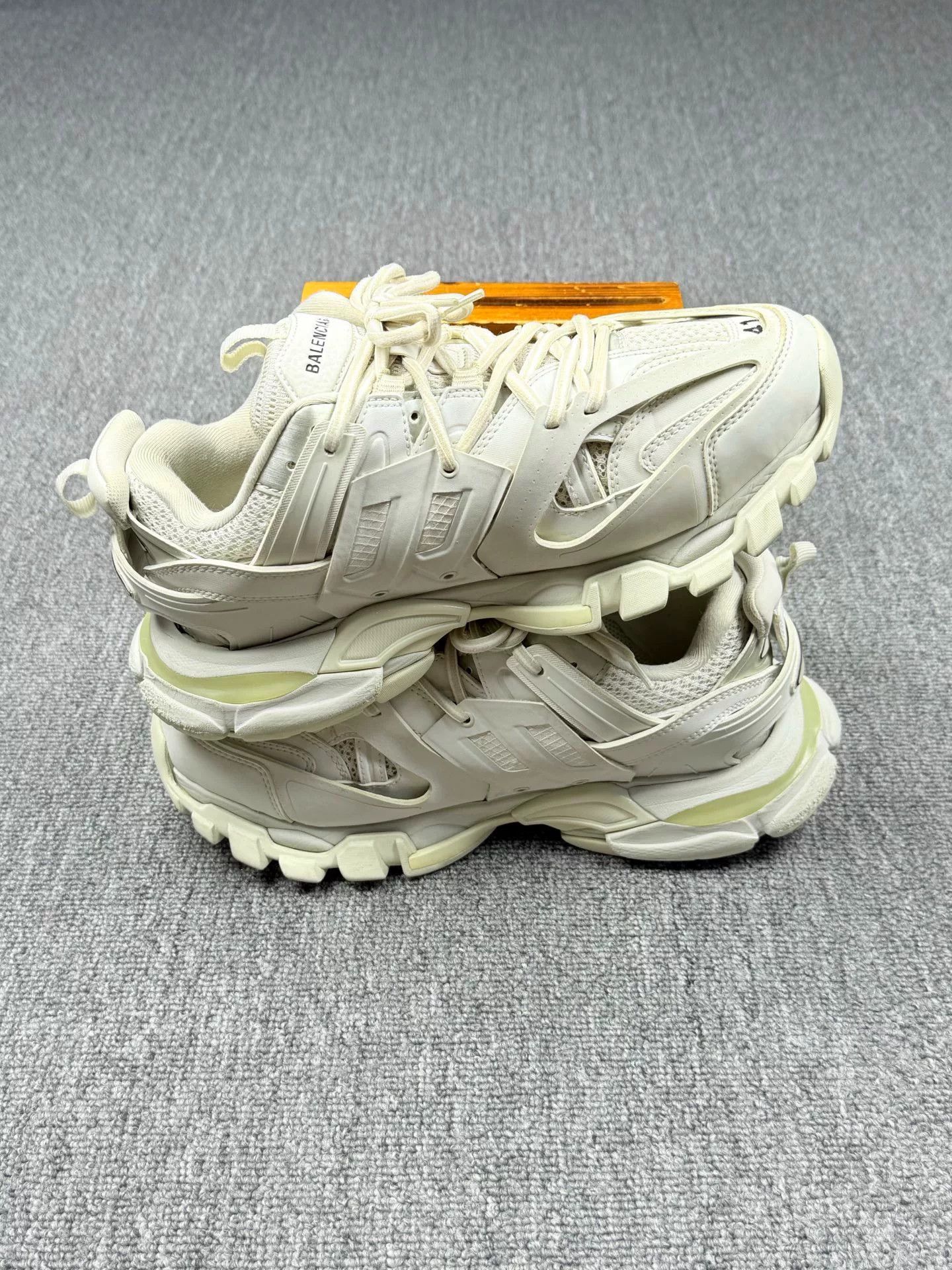 Balenciaga Balenciaga White Lowtop Sneakers 8 Men Size US 8 / EU 41 - 3 Thumbnail