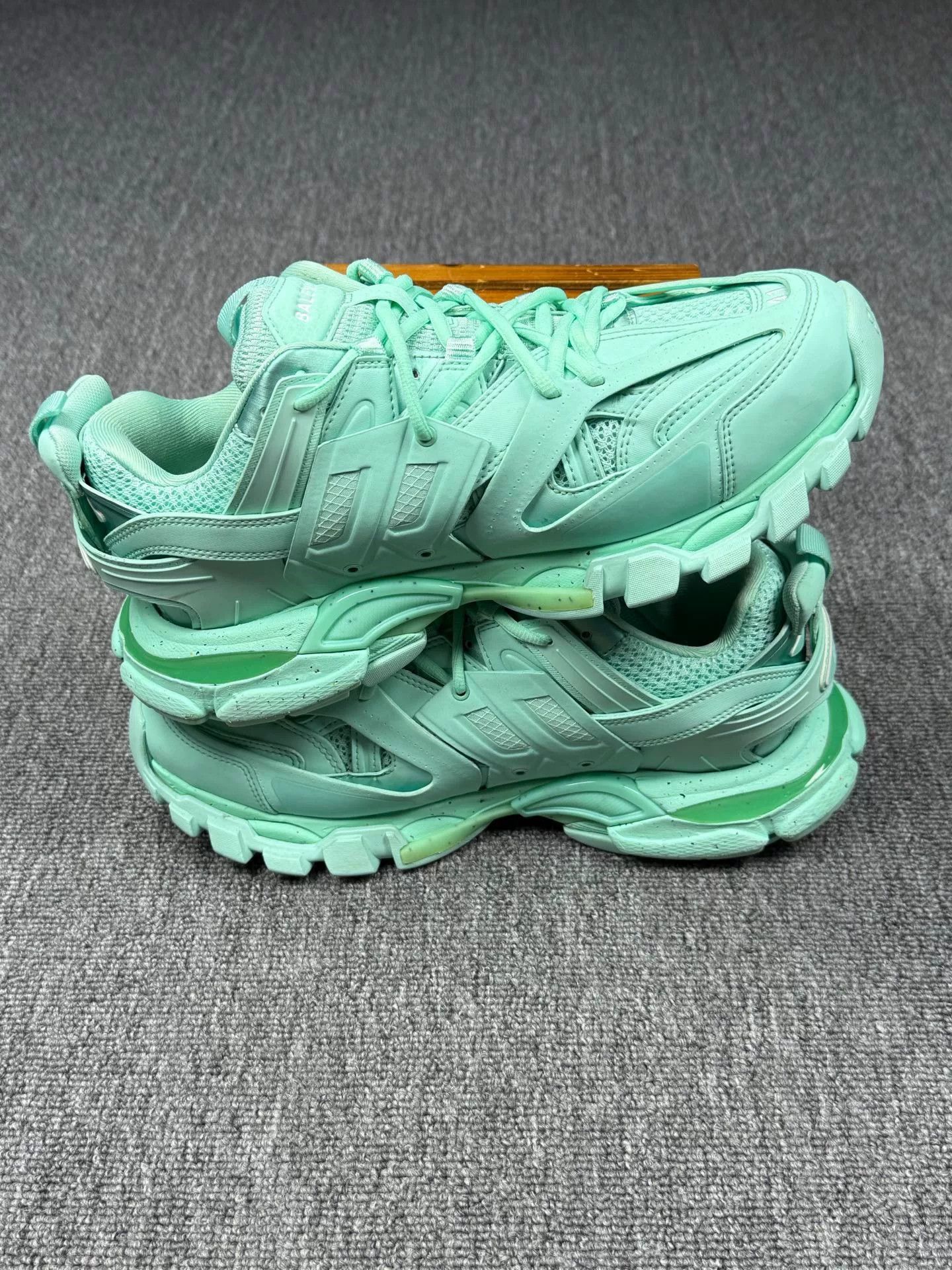 Balenciaga Balenciaga Green Lowtop Sneakers 8 Men Size US 8 / EU 41 - 3 Thumbnail
