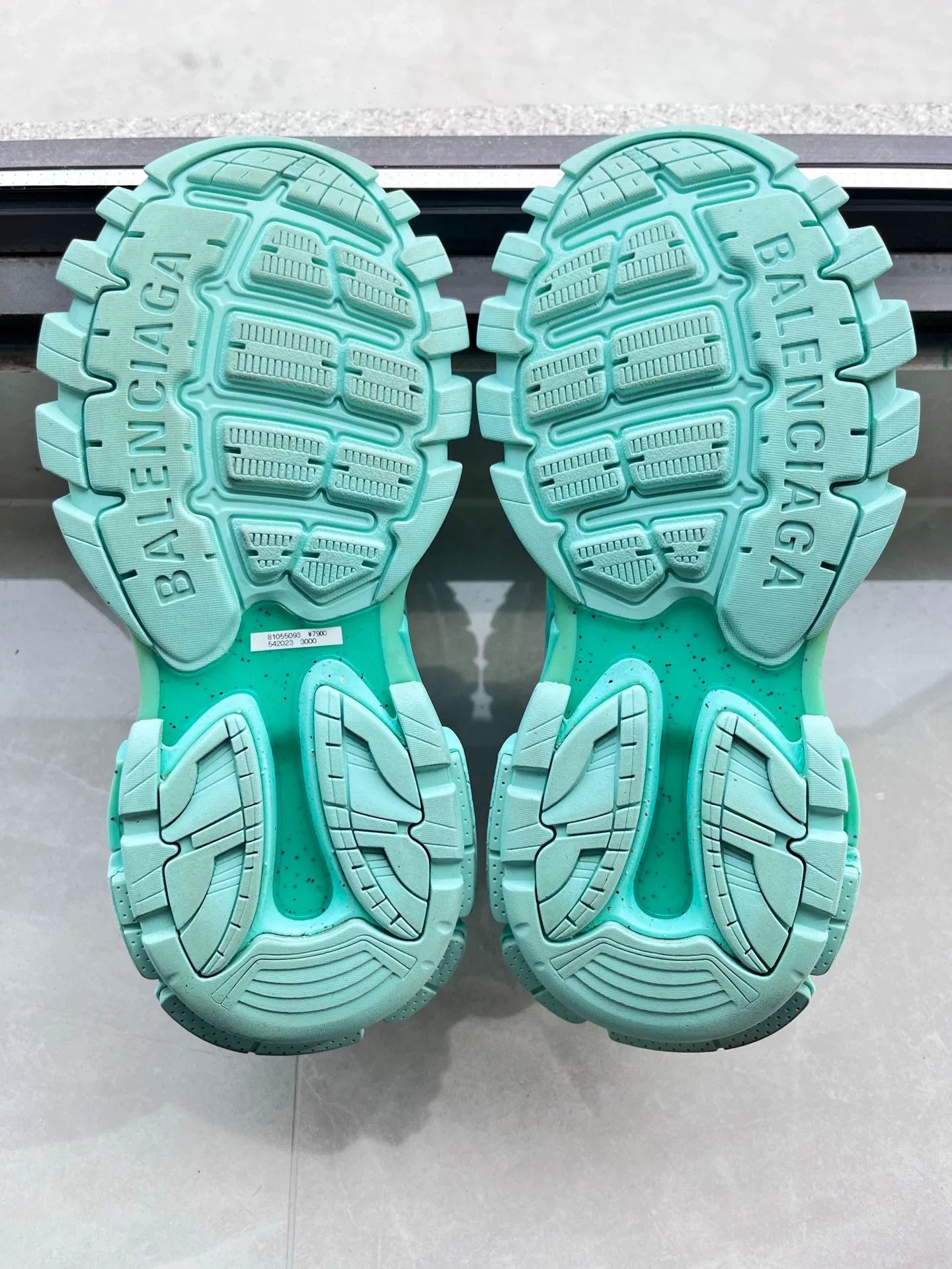 Balenciaga Balenciaga Green Lowtop Sneakers 8 Men Size US 8 / EU 41 - 6 Thumbnail