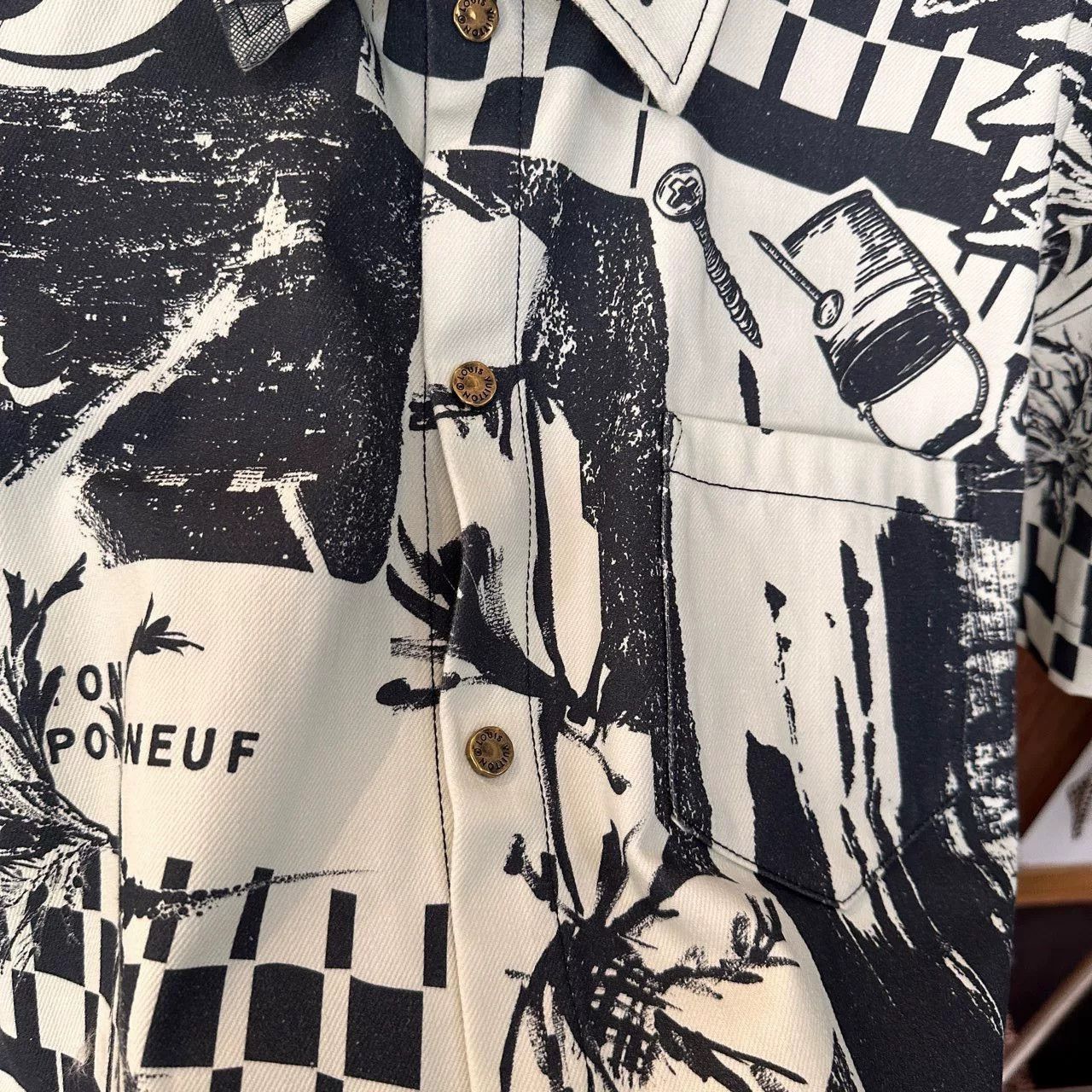Louis Vuitton Louis Vuitton Comic Graffiti Denim Shirt XL Size US XL / EU 56 / 4 - 3 Thumbnail