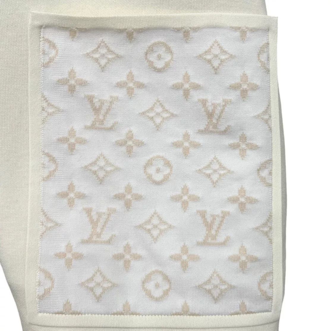 Louis Vuitton Louis Vuitton LV Embossed Logo Short-Sleeve Size US M / EU 48-50 / 2 - 7 Thumbnail