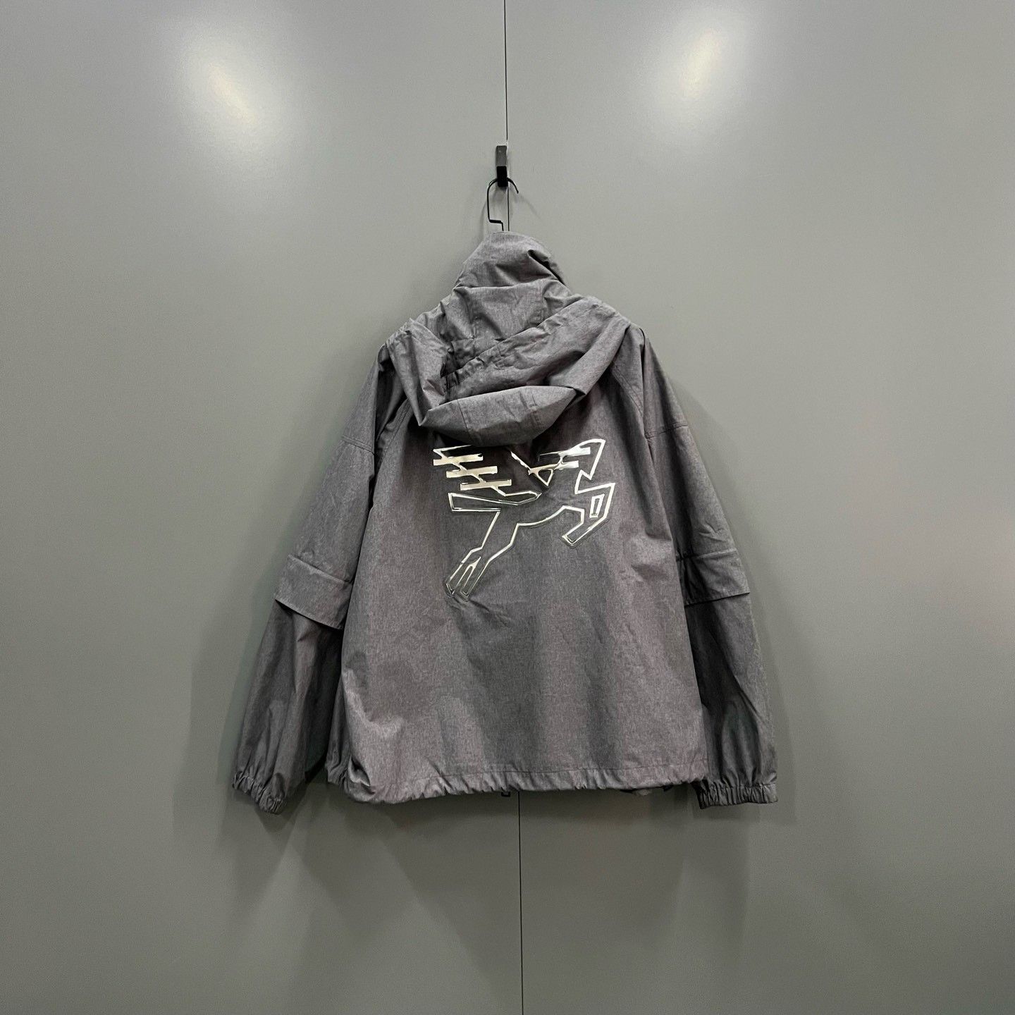 Louis Vuitton Louis Vuitton Gray Logo Embroidered Hooded Jacket Size US L / EU 52-54 / 3 - 3 Thumbnail