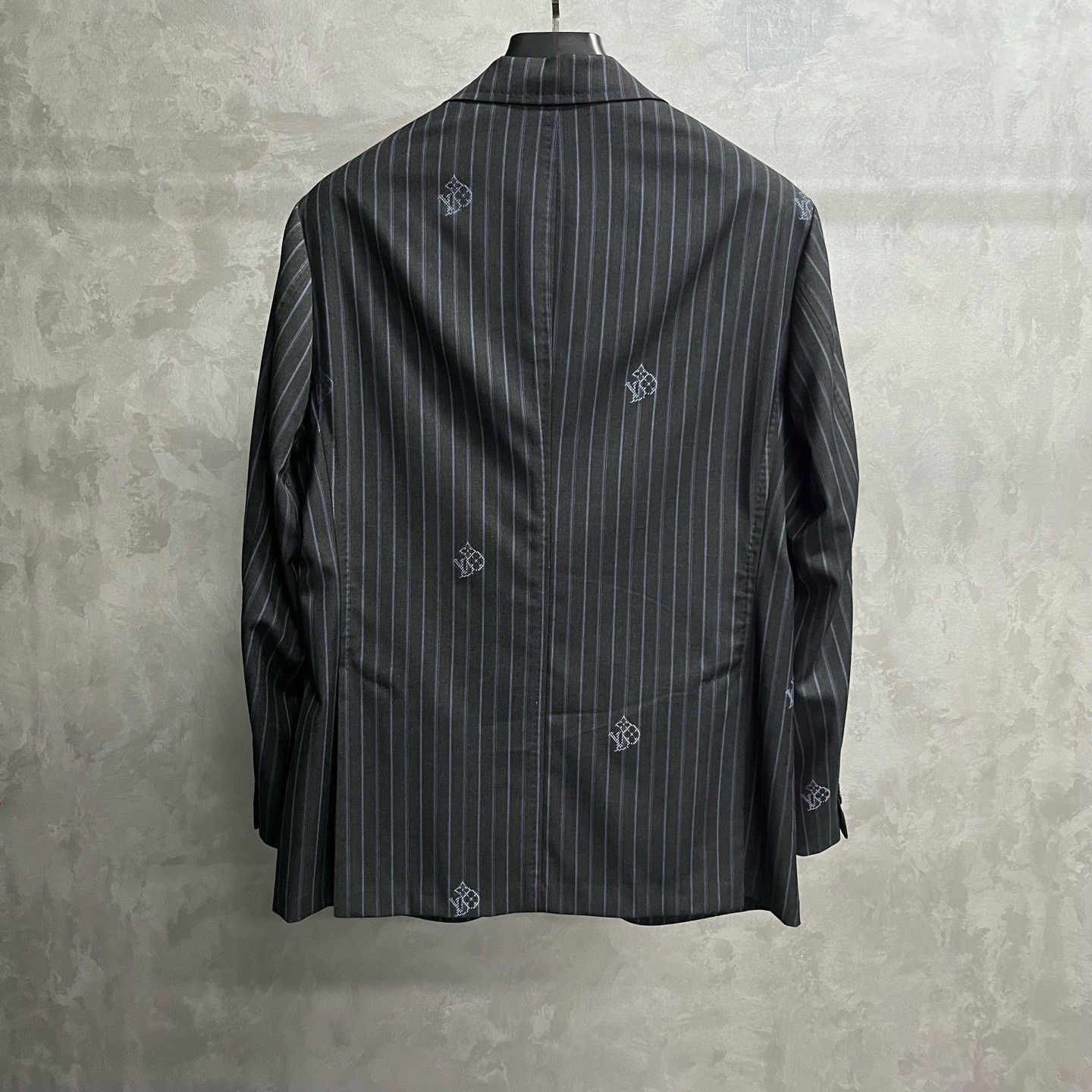 Louis Vuitton Louis Vuitton Black Vertical Stripe Blazer Size US M / EU 48-50 / 2 - 2 Thumbnail