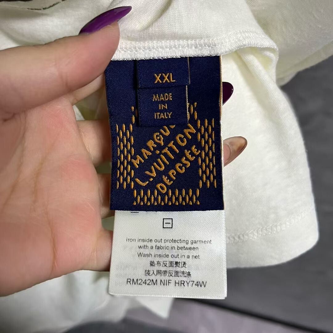 Louis Vuitton Louis Vuitton 2024 White Logo T-shirt Size US XXL / EU 58 / 5 - 4 Thumbnail
