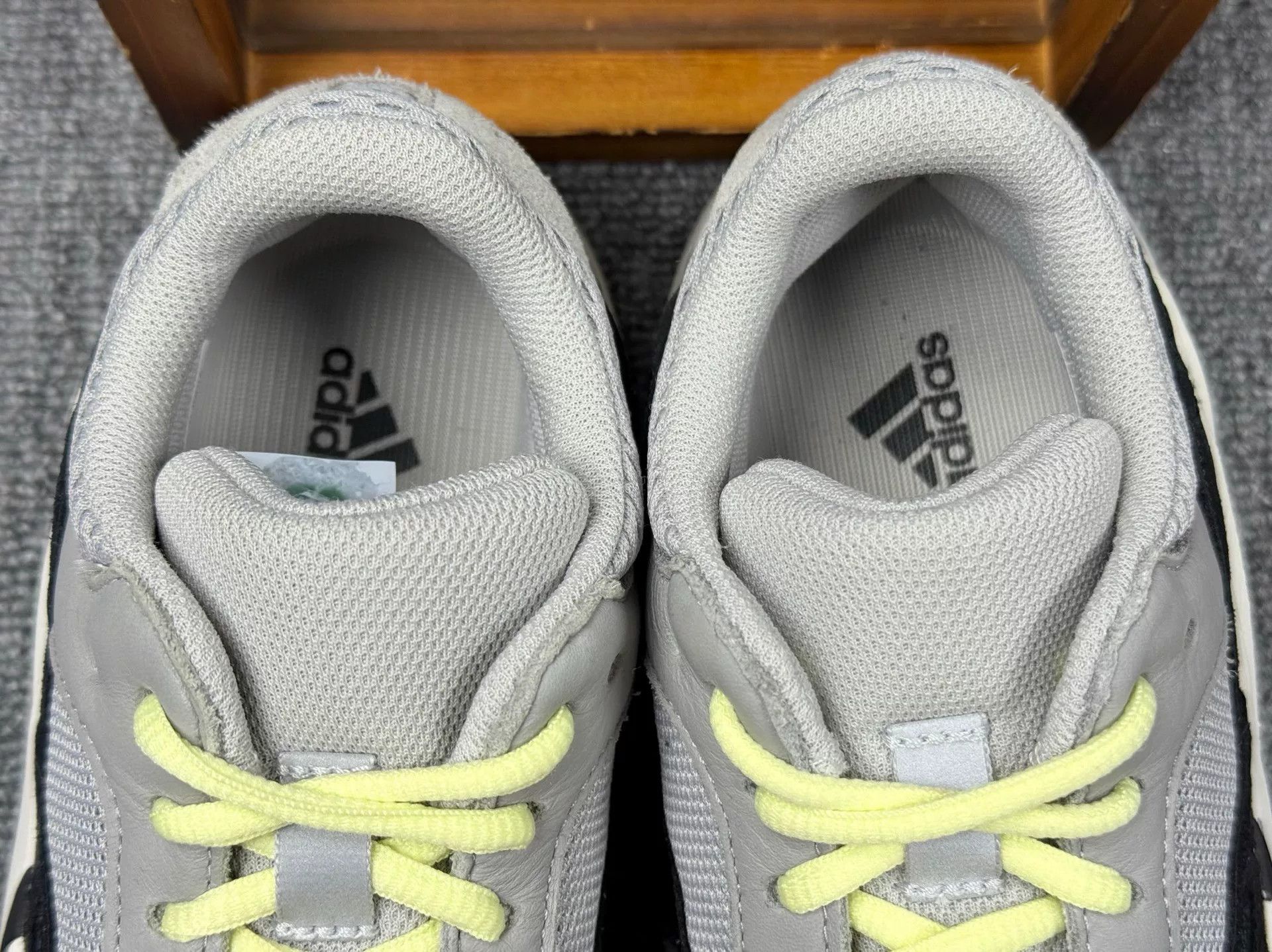Adidas Adidas YEEZY700 Lowtop Sneakers 5 Men Size US 5 / EU 37 - 9 Thumbnail
