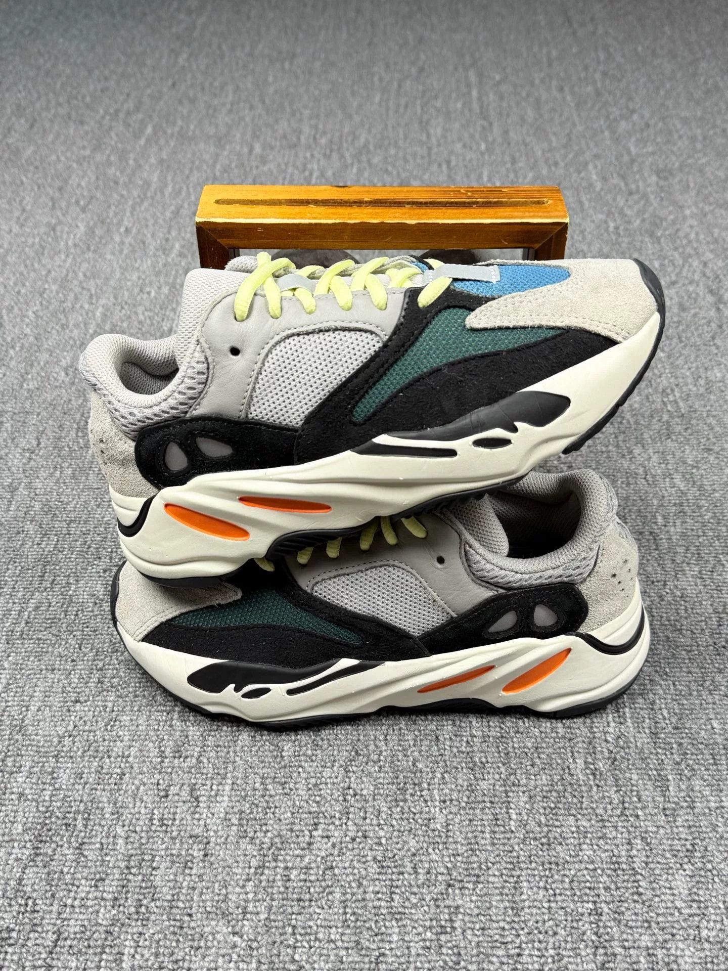 Adidas Adidas YEEZY700 Lowtop Sneakers 5 Men Size US 5 / EU 37 - 2 Thumbnail