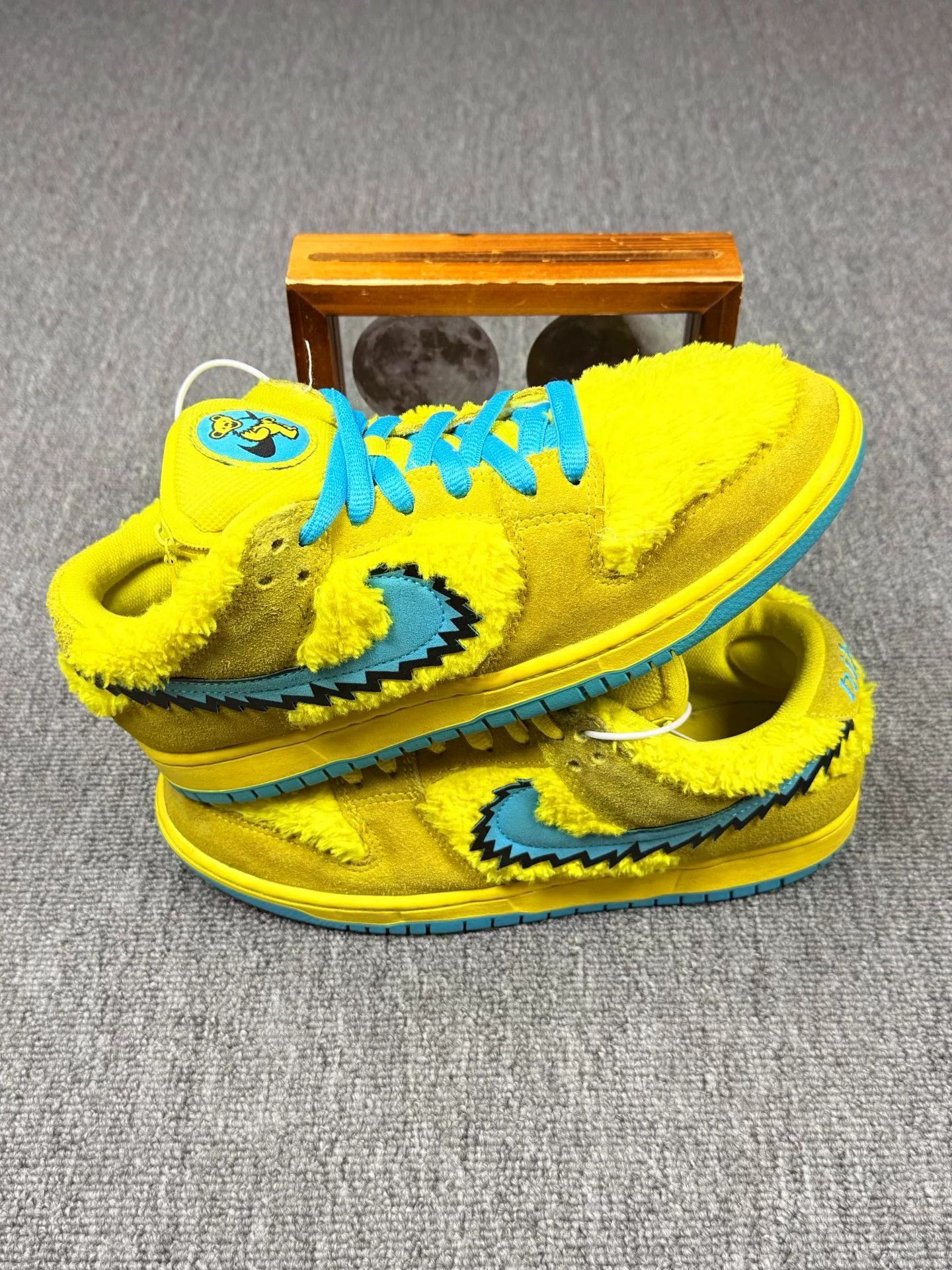Nike Nike DUNK SB Yellow Lowtop Sneakers 8 Men Size US 8 / EU 41 - 2 Thumbnail