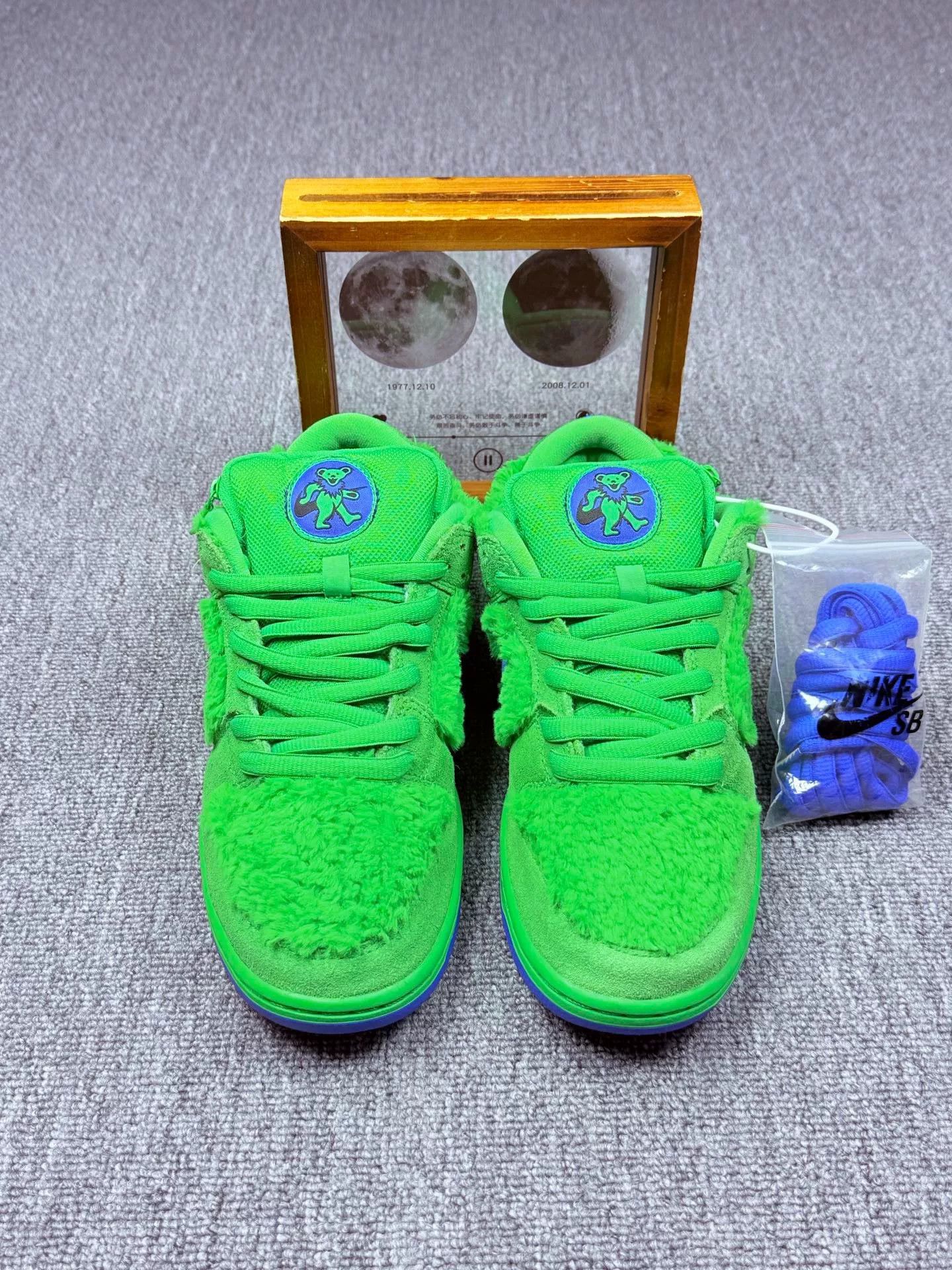 Nike Nike DUNK SB Green Lowtop Sneakers 8 Men Size US 8 / EU 41 - 4 Thumbnail