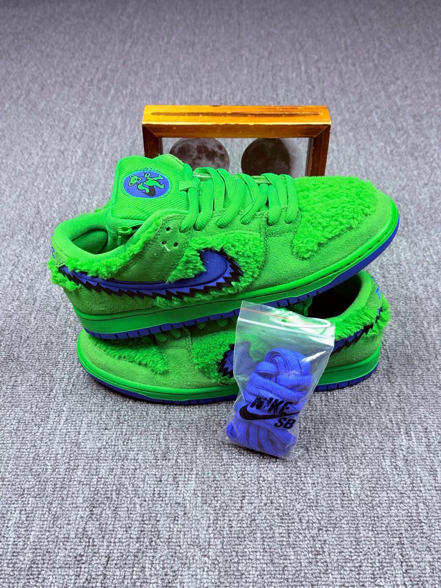 Nike Nike DUNK SB Green Lowtop Sneakers 8 Men Size US 8 / EU 41 - 2 Thumbnail