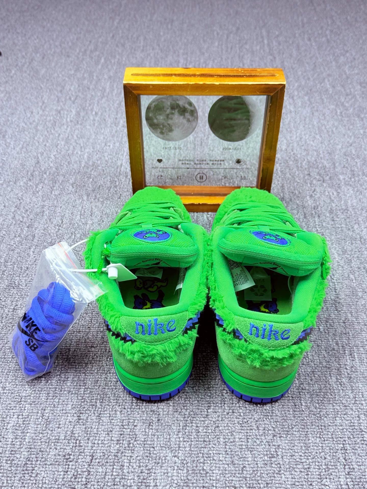 Nike Nike DUNK SB Green Lowtop Sneakers 8 Men Size US 8 / EU 41 - 5 Thumbnail