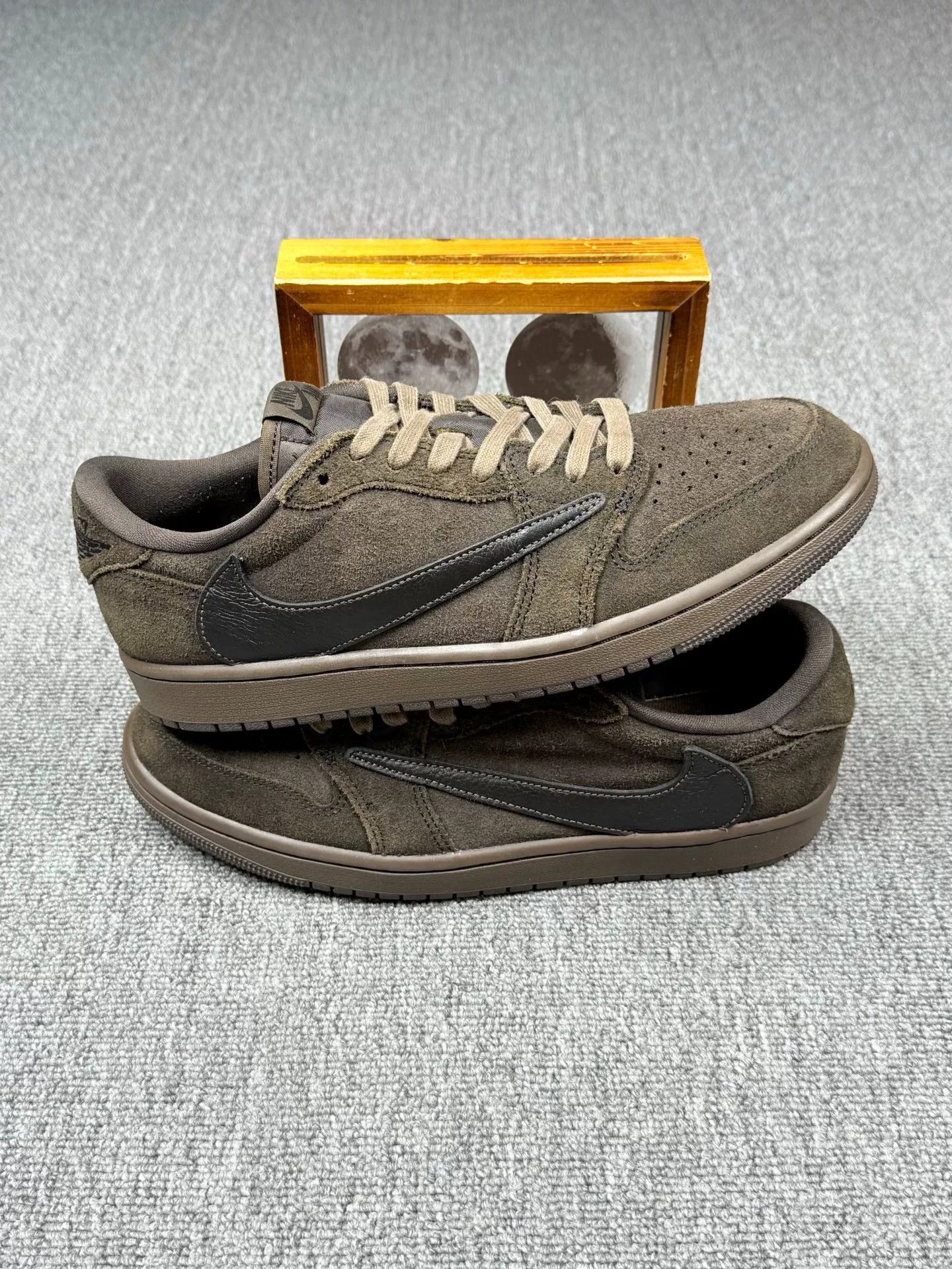 Nike Nike AJ1 Black Lowtop Sneakers 10 Men Size US 10 / EU 43 - 2 Thumbnail