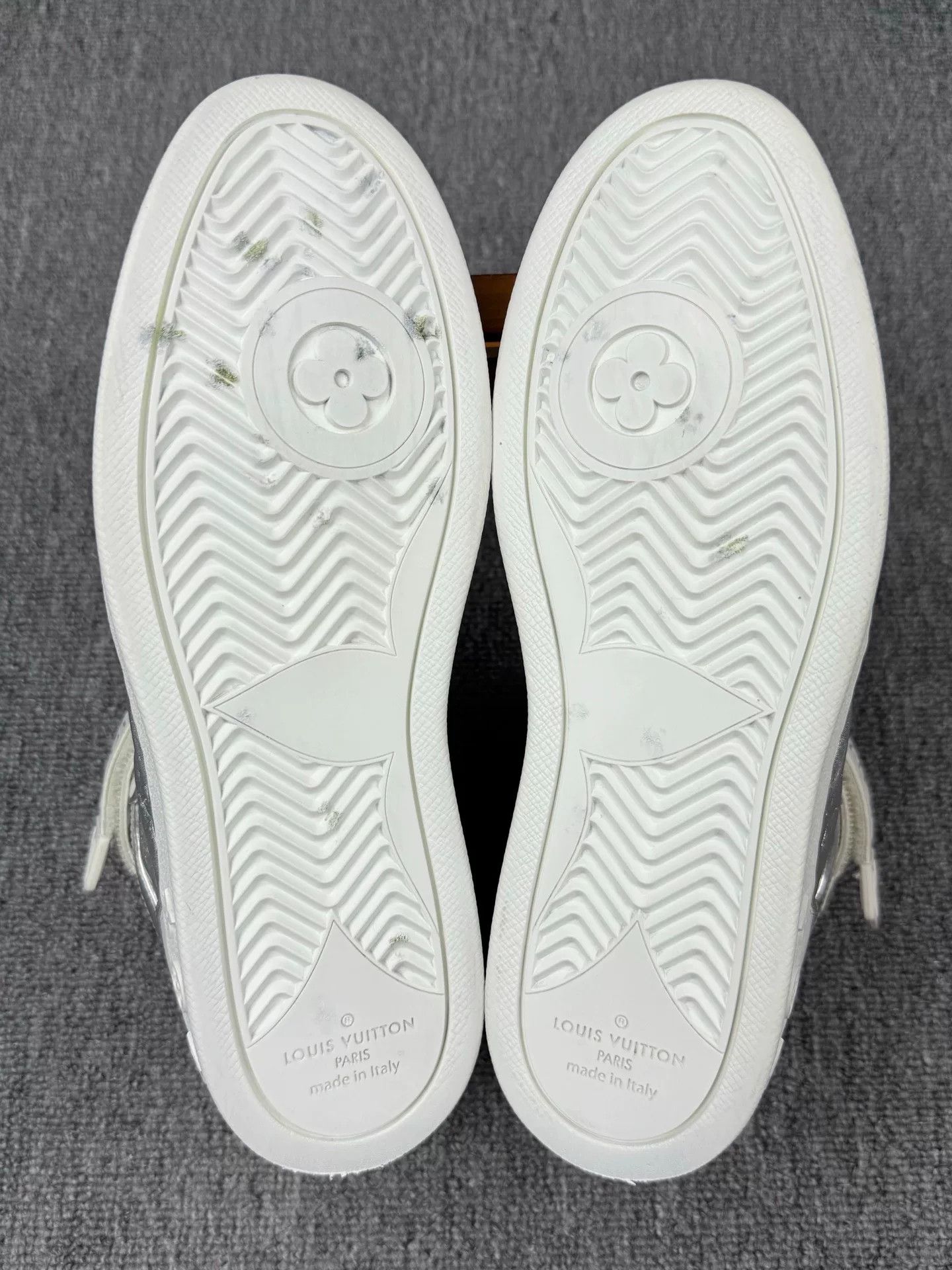 Louis Vuitton Louis Vuitton White Hitop Sneakers 5.5 Men Size US 5.5 / EU 38 - 5 Thumbnail