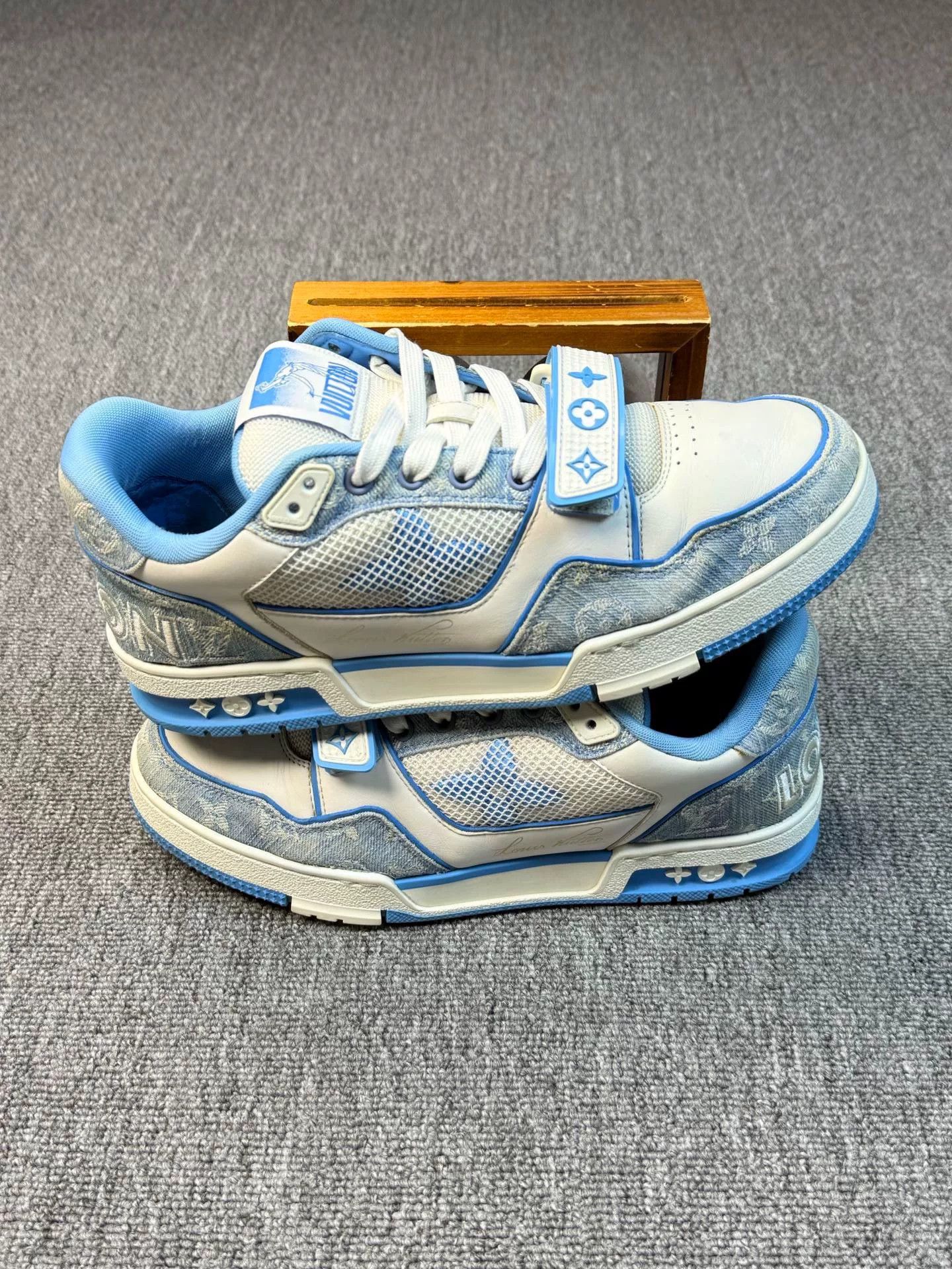 Louis Vuitton Louis Vuitton Training Blue Lowtop Sneakers 8 Men Size US 8 / EU 41 - 2 Thumbnail