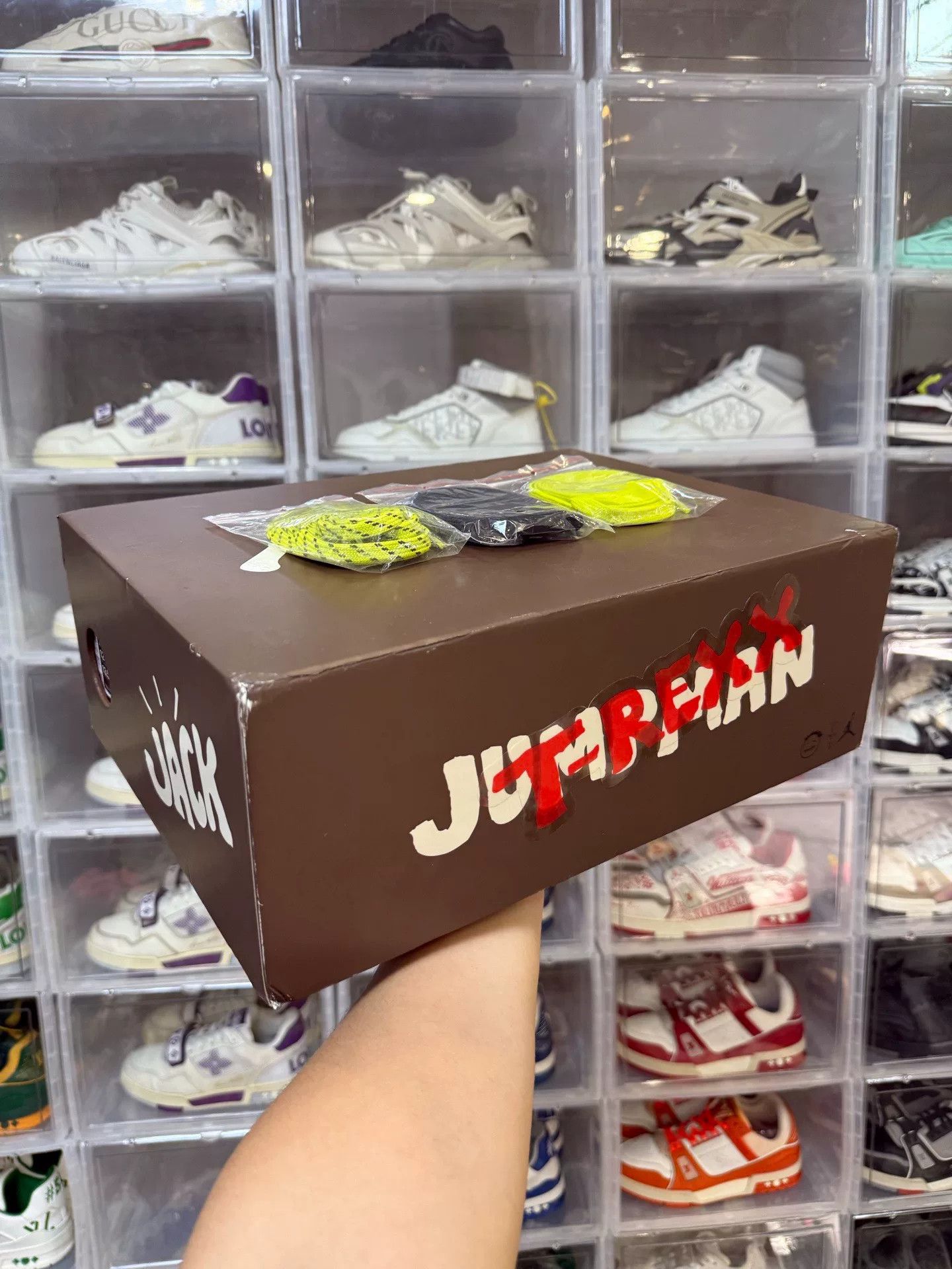 Travis Scott Travis Scott Green Lowtop Sneakers 13 Men Size US 13 / EU 46 - 9 Thumbnail