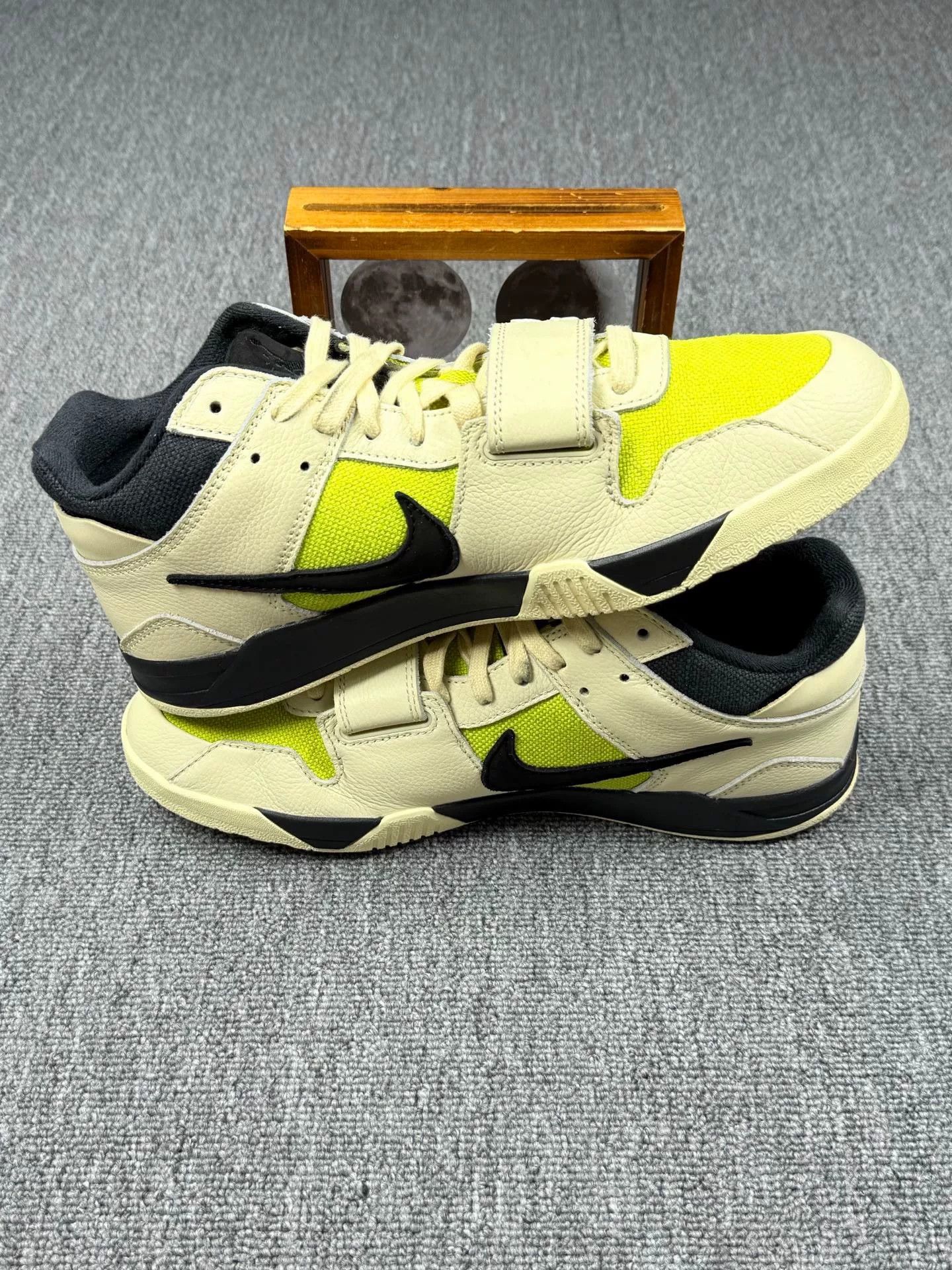Travis Scott Travis Scott Green Lowtop Sneakers 13 Men Size US 13 / EU 46 - 3 Thumbnail
