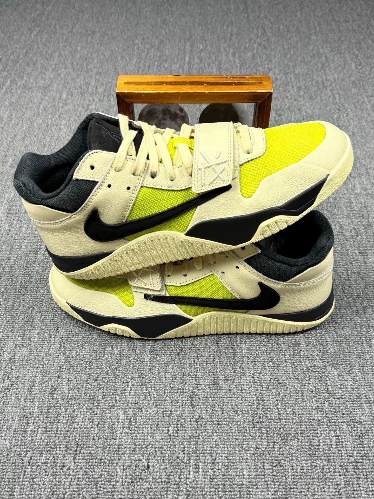 Travis Scott Travis Scott Green Lowtop Sneakers 13 Men Size US 13 / EU 46 - 2 Thumbnail