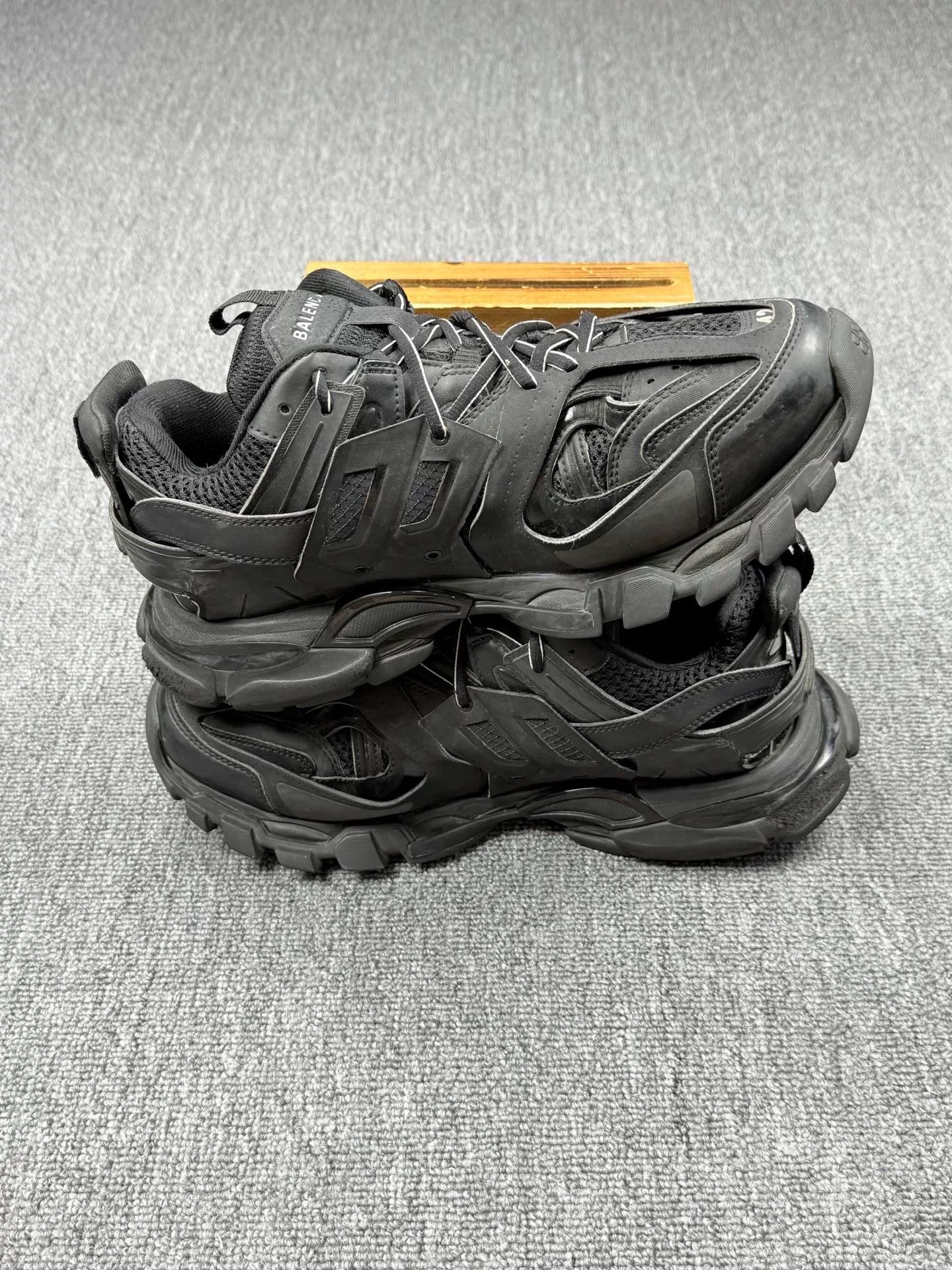 Balenciaga Balenciaga Black Lowtop Sneakers 9 Men Size US 9 / EU 42 - 3 Thumbnail