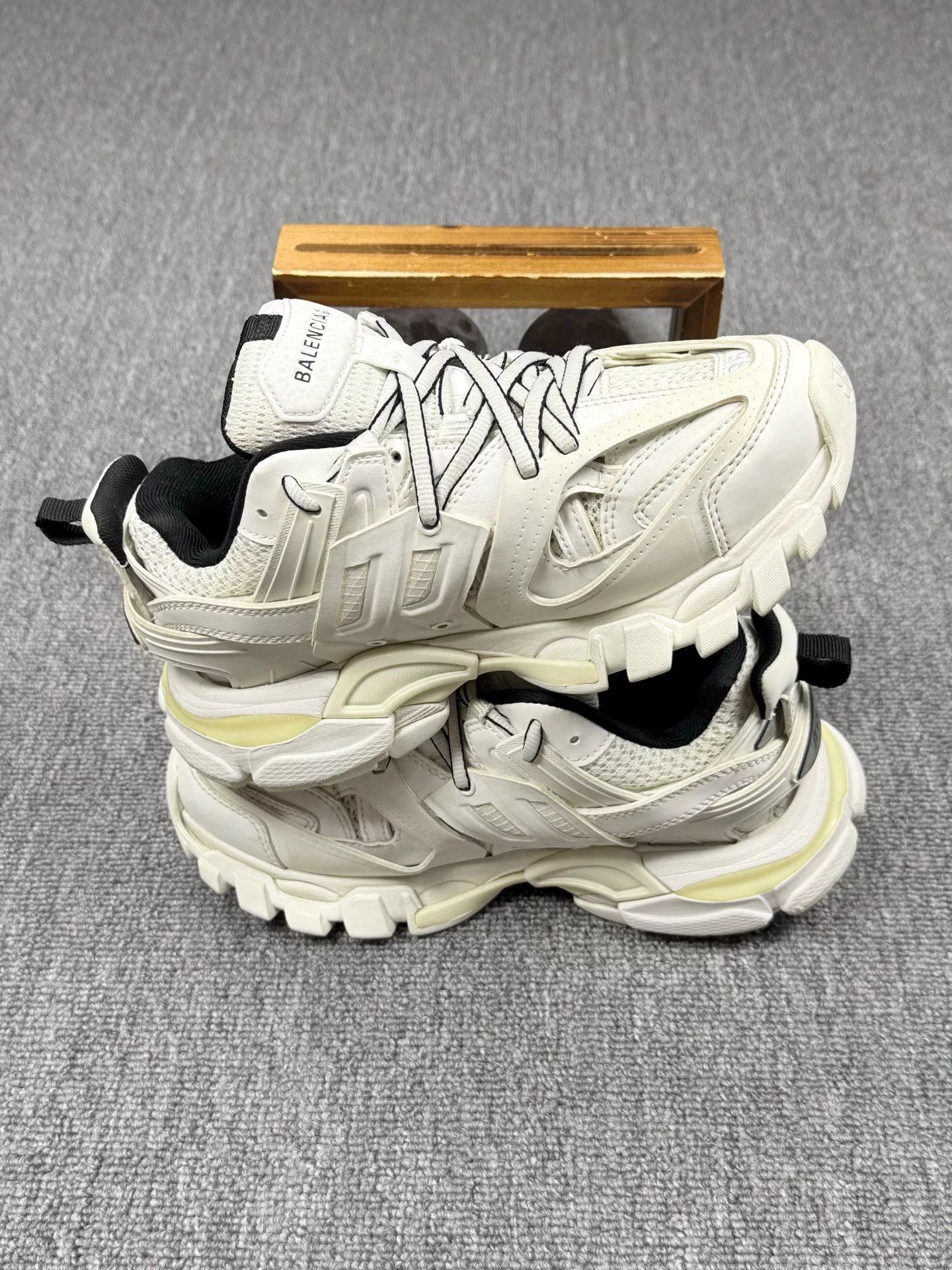 Balenciaga Balenciaga White Lowtop Sneakers it_35 Women Size US 5 / IT 35 - 3 Thumbnail