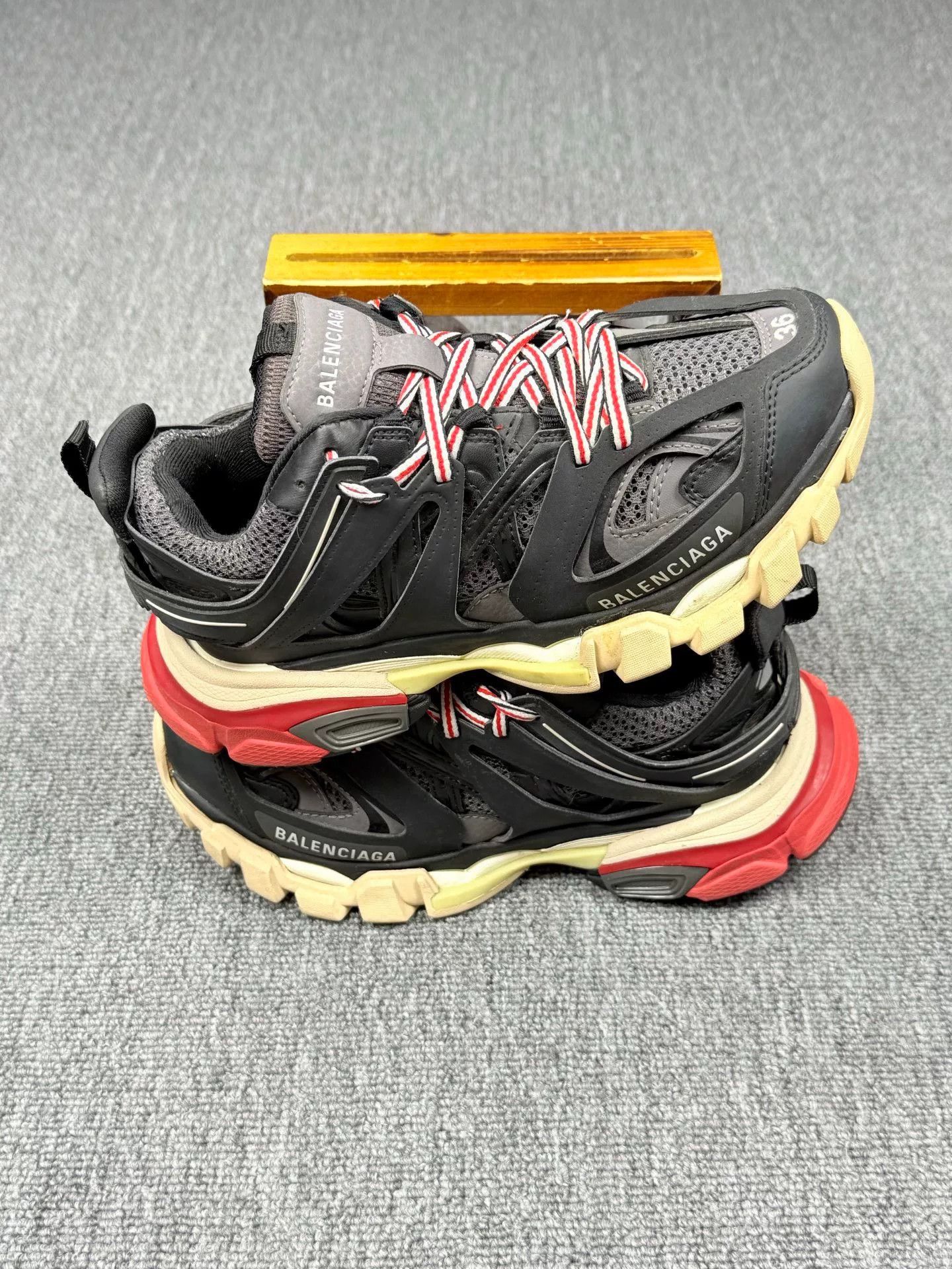 Balenciaga Balenciaga Black Lowtop Sneakers it_36 Women Size US 6 / IT 36 - 2 Thumbnail