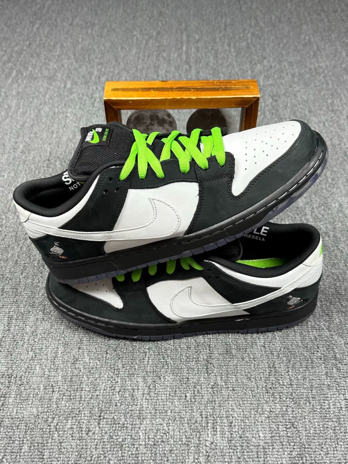 Nike Nike DUNK SB Black Lowtop Sneakers 12 Men Size US 12 / EU 45 - 2 Thumbnail