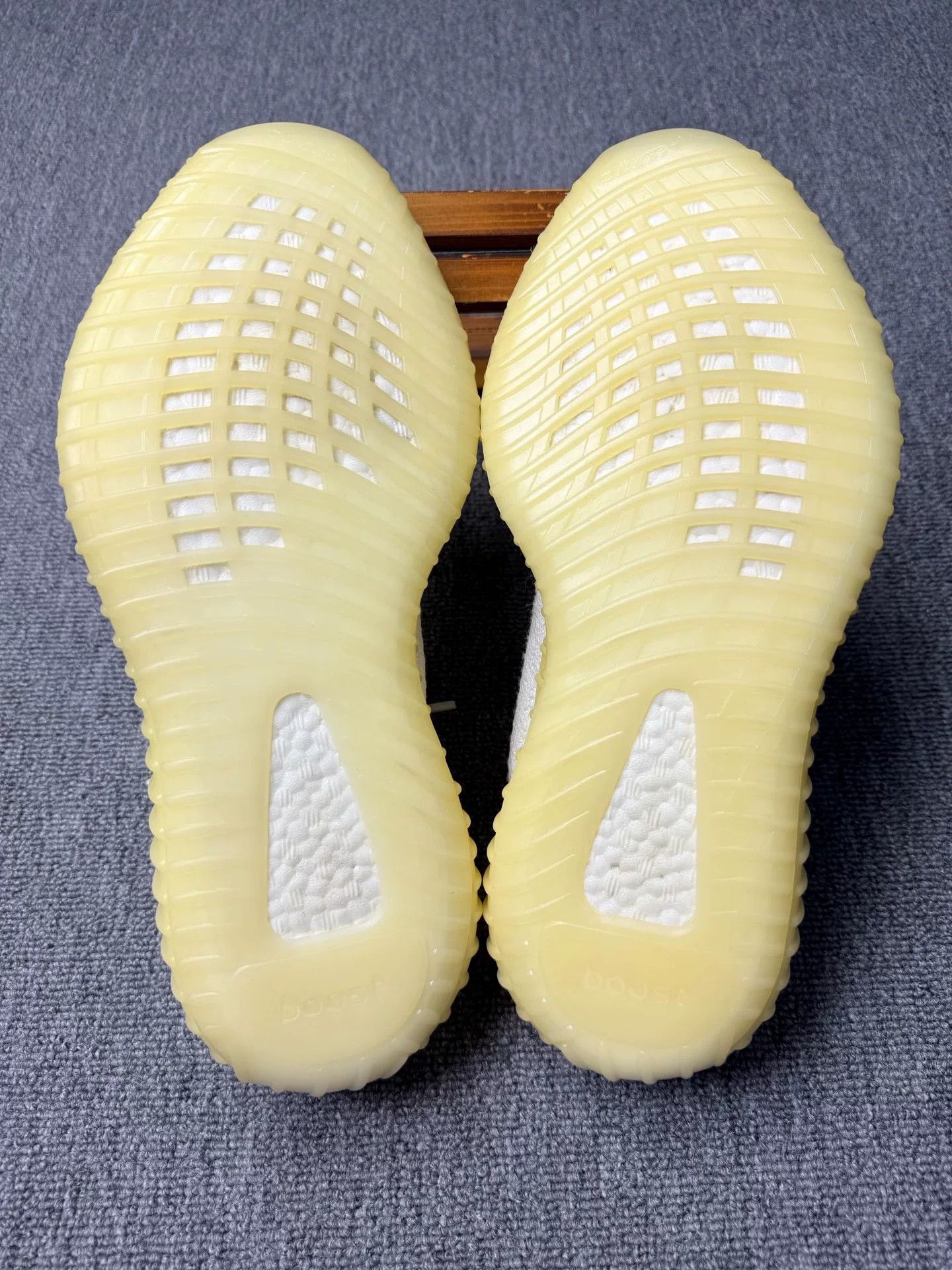 Adidas Adidas YEEZY350 White Lowtop Sneakers 11 Men Size US 11 / EU 44 - 7 Thumbnail