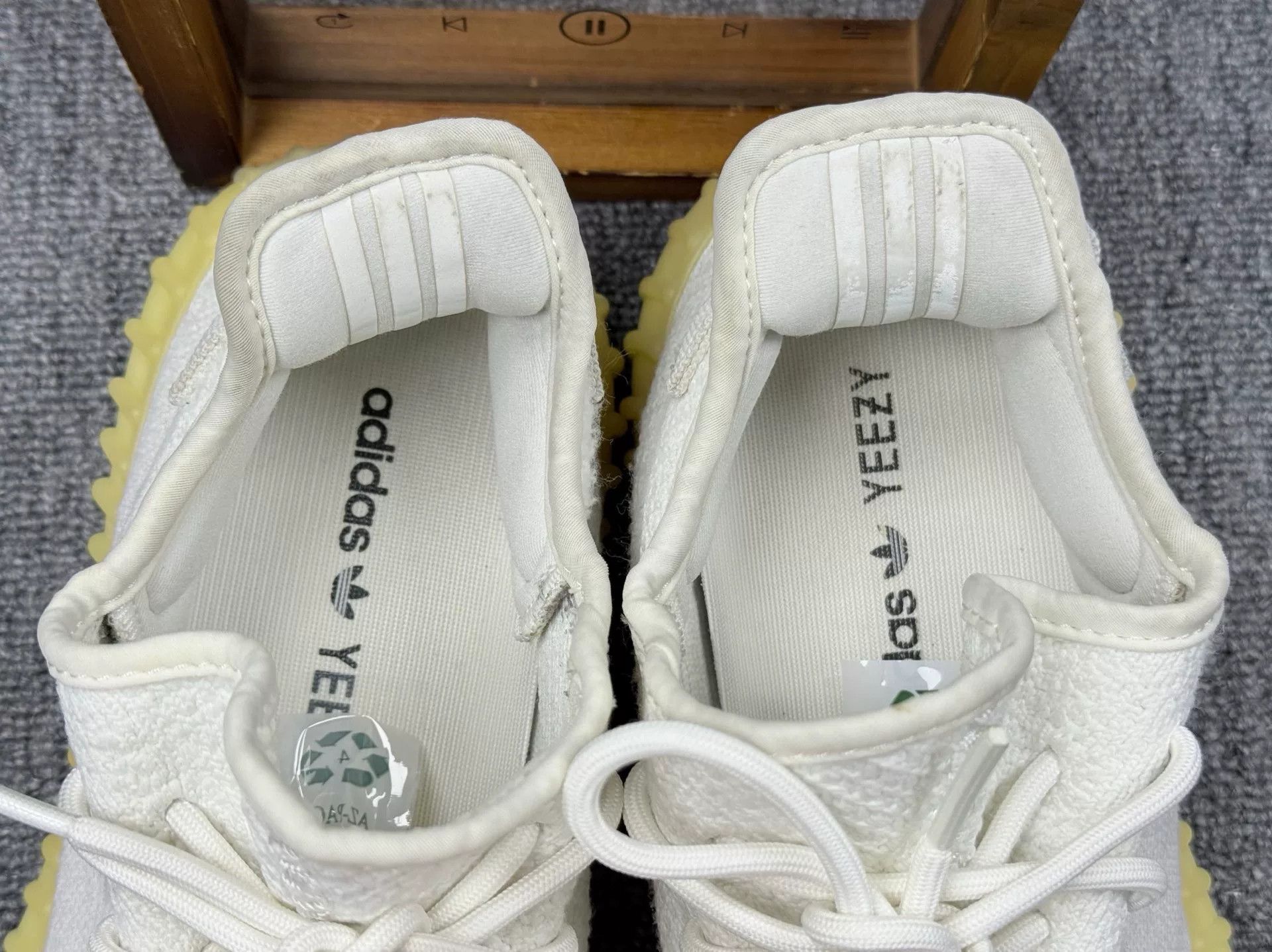 Adidas Adidas YEEZY350 White Lowtop Sneakers 11 Men Size US 11 / EU 44 - 6 Thumbnail