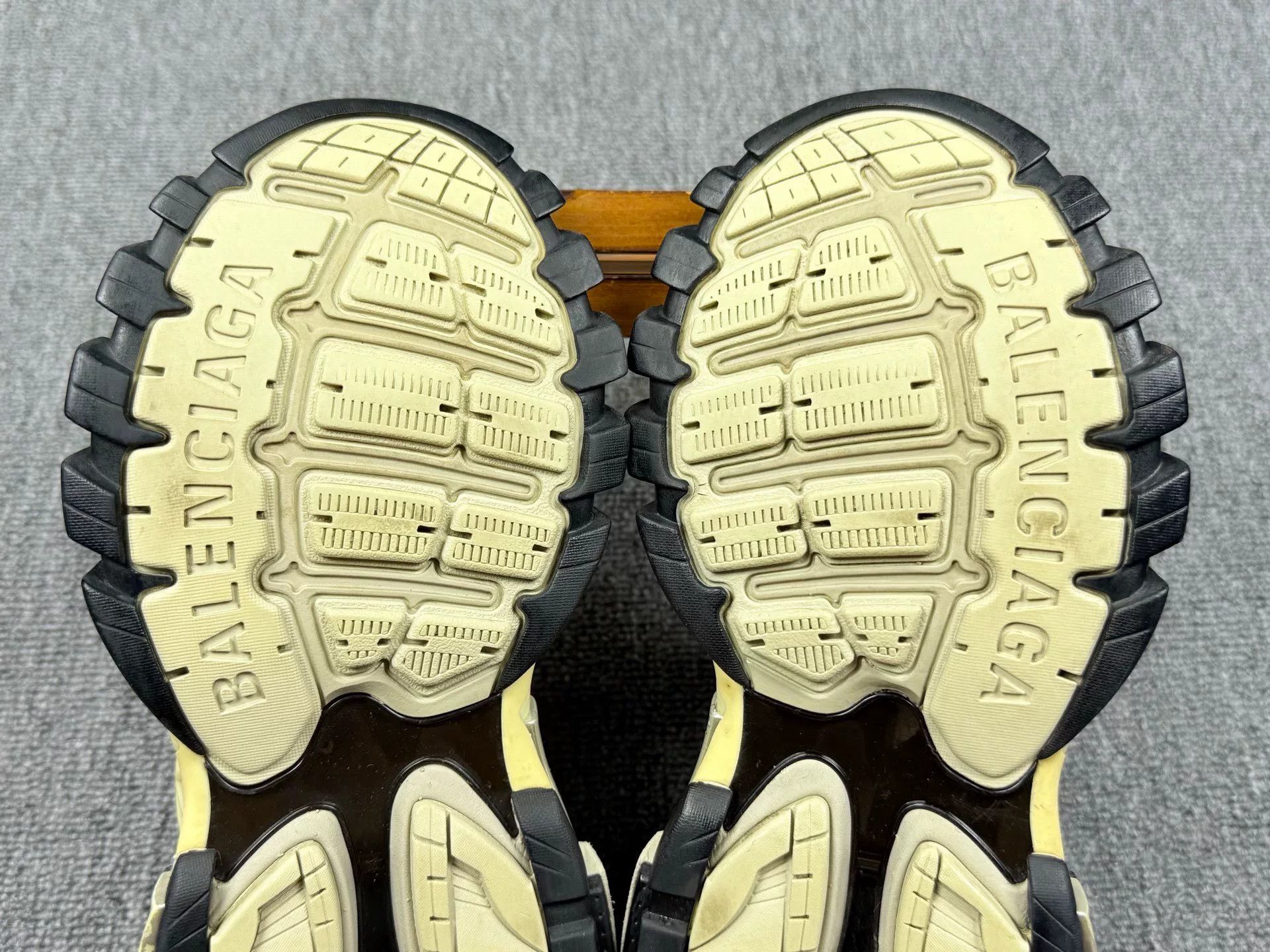 Balenciaga Balenciaga Brown Lowtop Sneakers it_37 Women Size US 7 / IT 37 - 7 Thumbnail