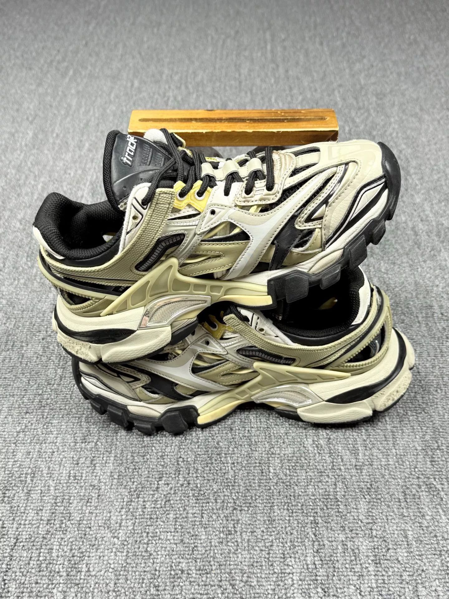 Balenciaga Balenciaga Brown Lowtop Sneakers it_37 Women Size US 7 / IT 37 - 3 Thumbnail