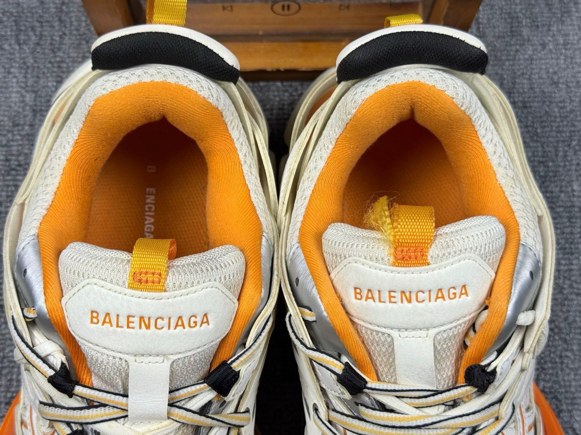 Balenciaga Balenciaga White Lowtop Sneakers 8 Men Size US 8 / EU 41 - 9 Thumbnail