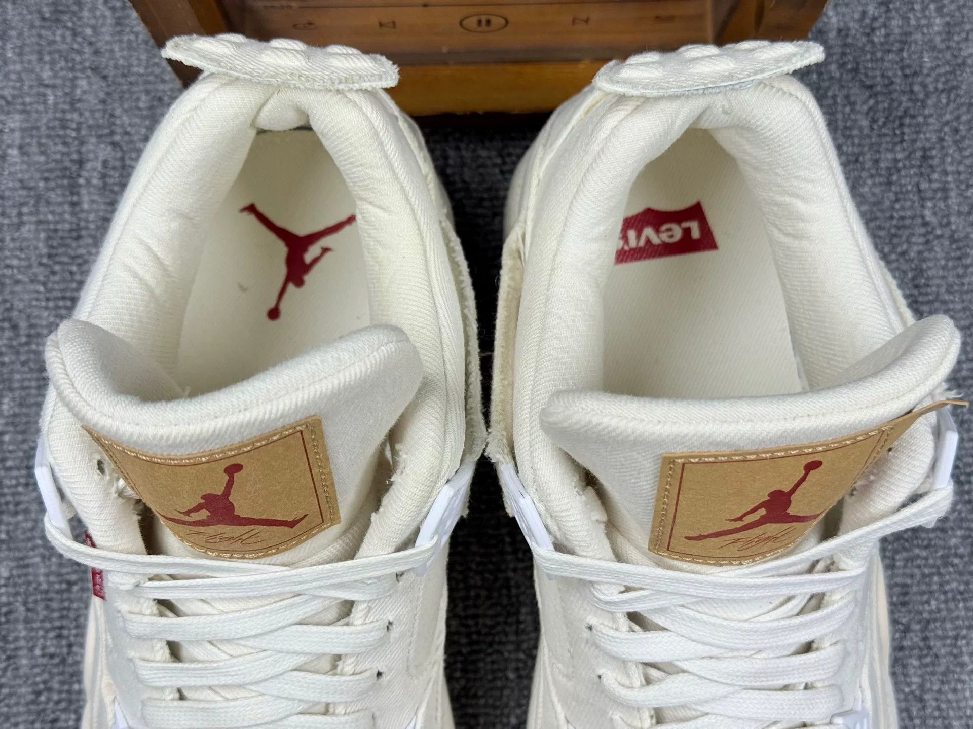 Levi's Levi's AJ4 Denim White Lowtop Sneakers 12 Men Size US 12 / EU 45 - 9 Thumbnail