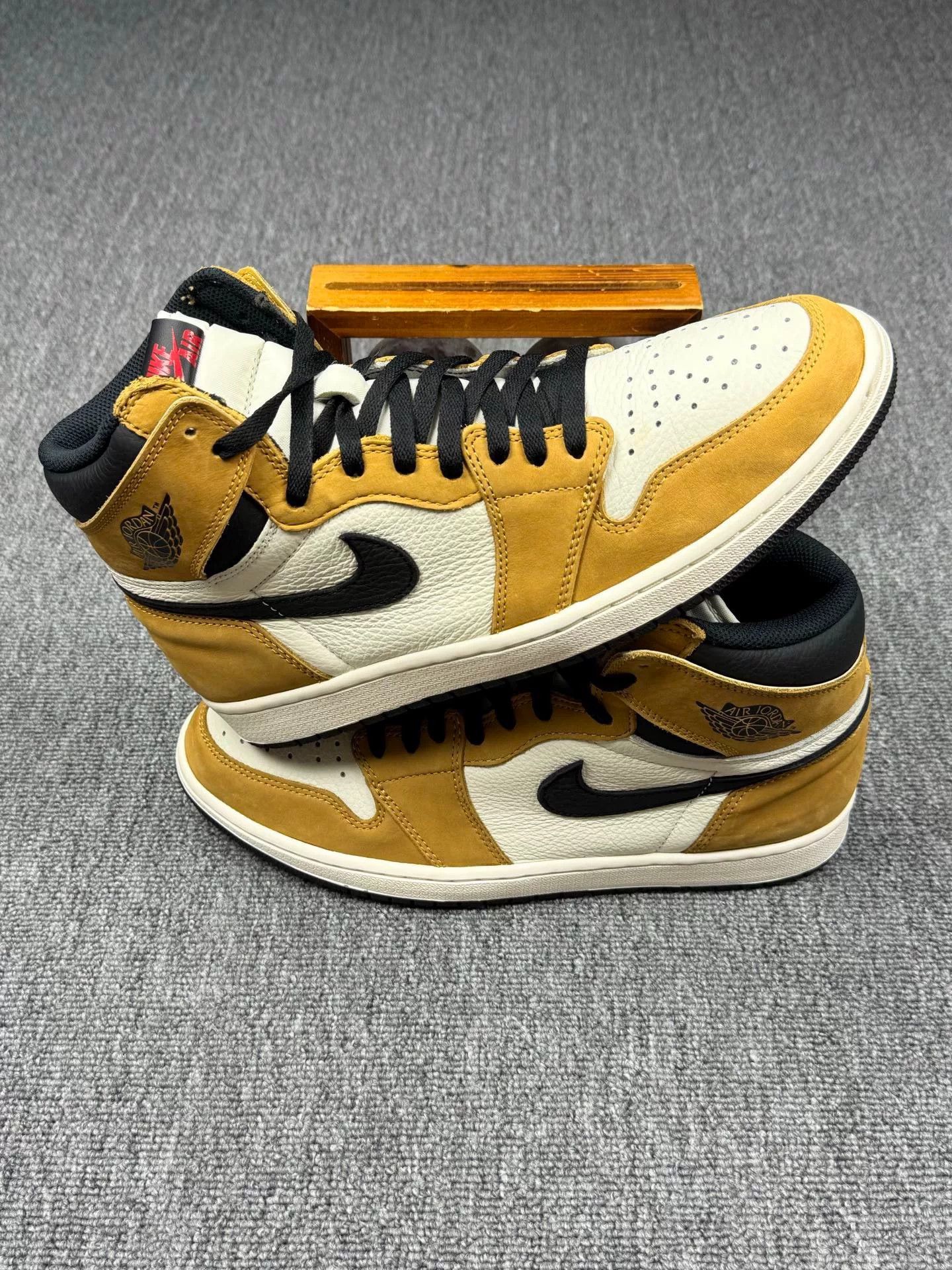 Nike Nike AJ1 Lowtop Sneakers 12 Men Size US 12 / EU 45 - 2 Thumbnail