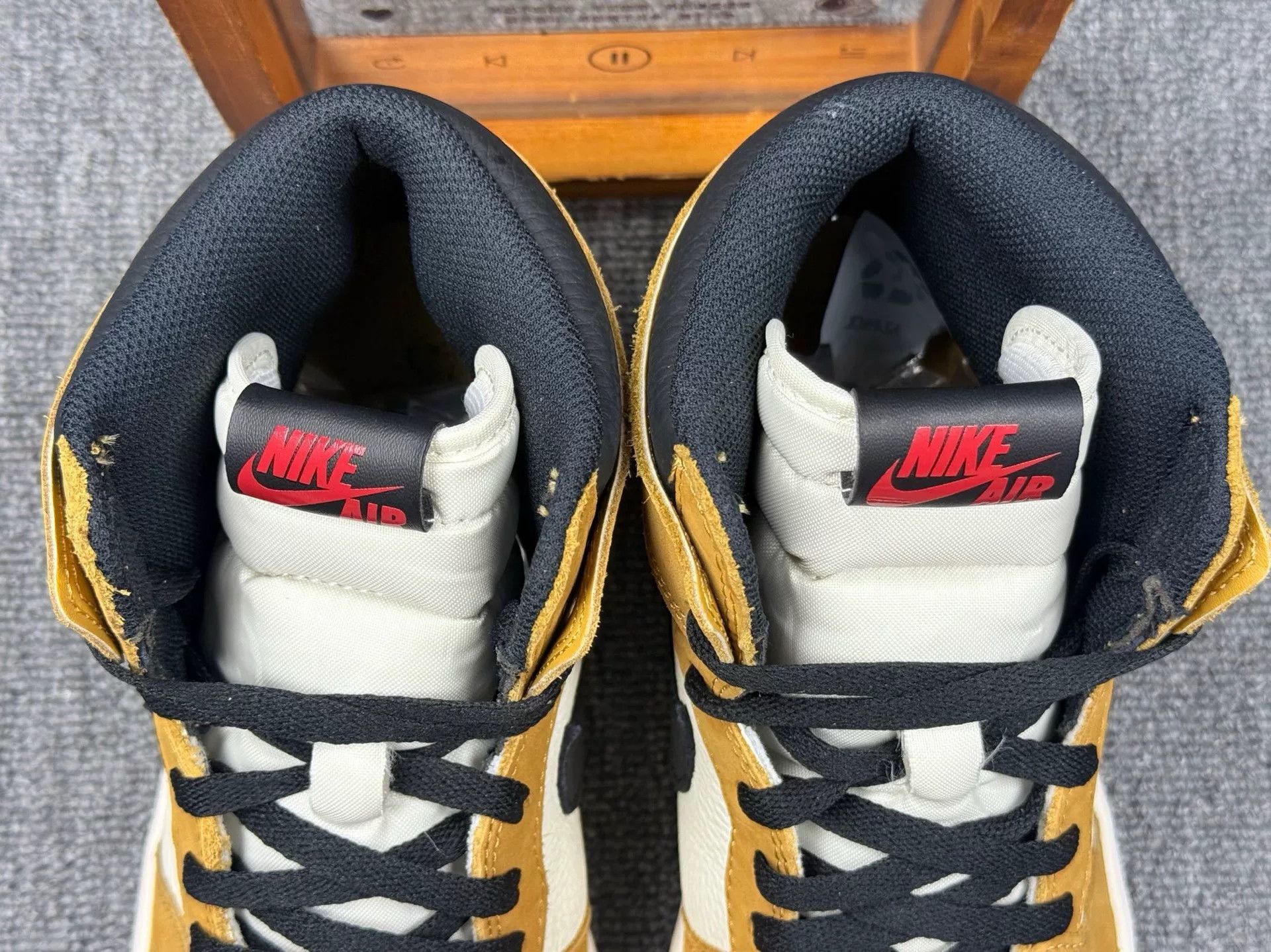 Nike Nike AJ1 Lowtop Sneakers 12 Men Size US 12 / EU 45 - 9 Thumbnail