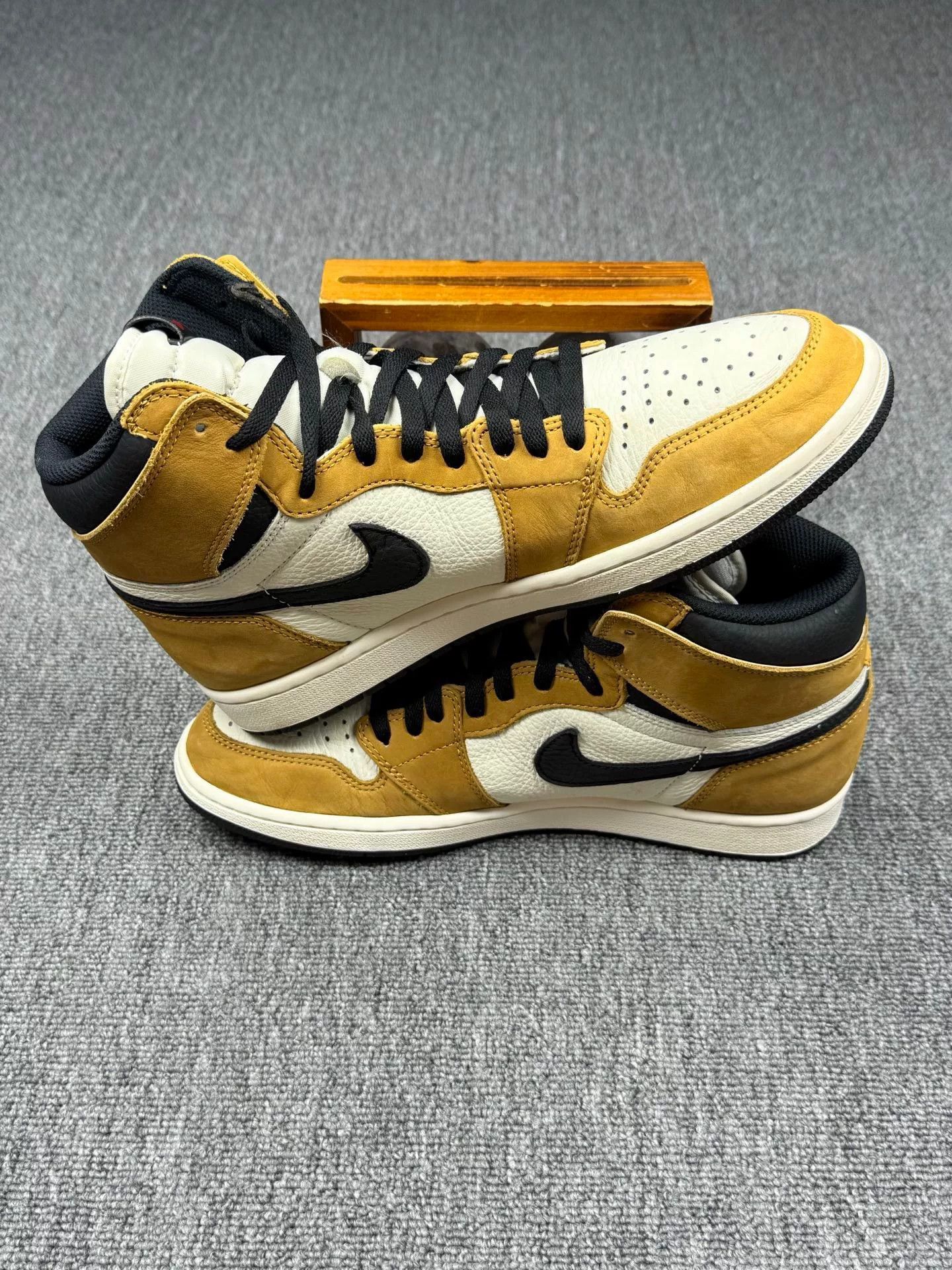 Nike Nike AJ1 Lowtop Sneakers 12 Men Size US 12 / EU 45 - 3 Thumbnail
