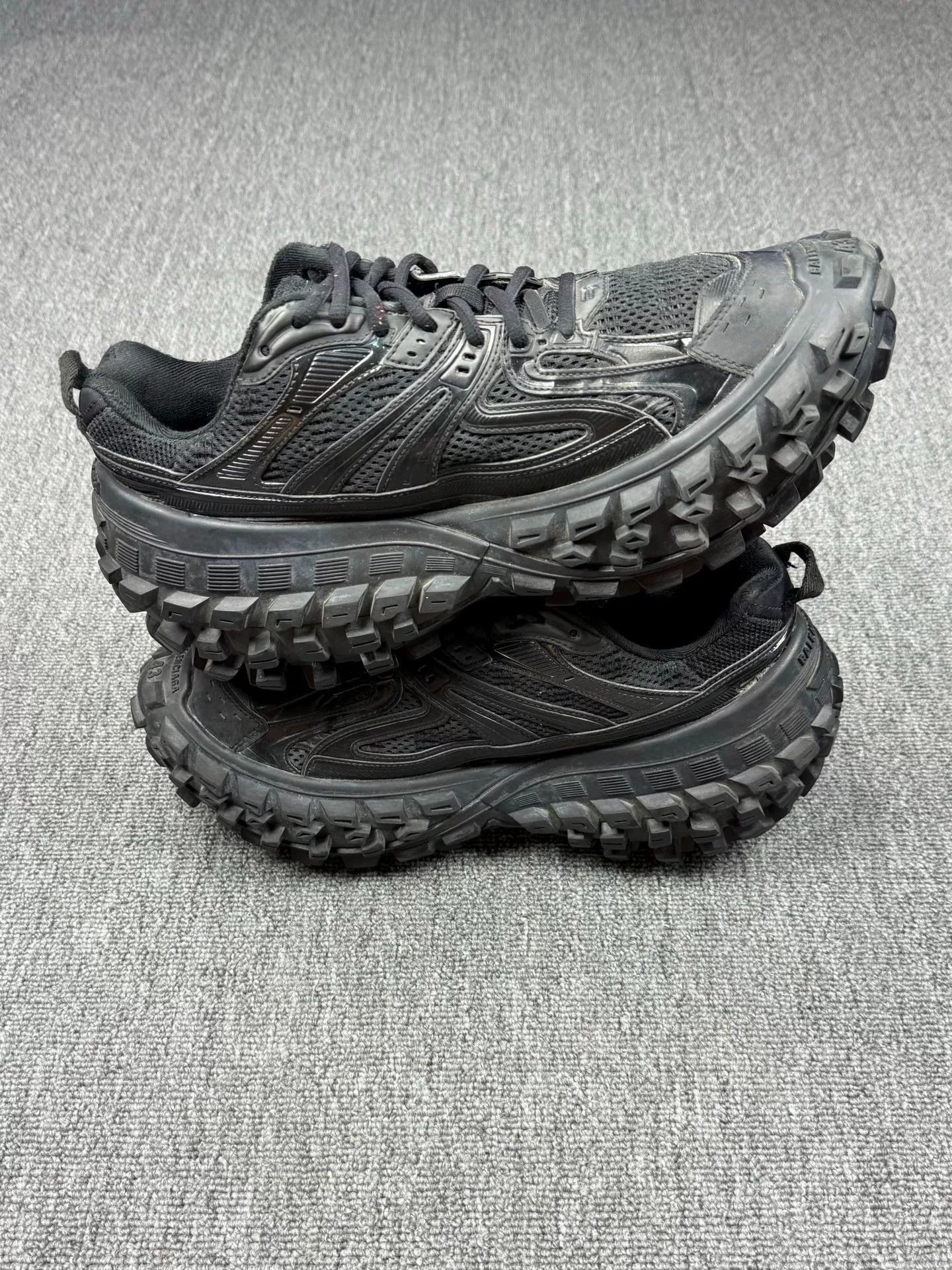 Balenciaga Balenciaga Black Lowtop Sneakers 10 Men Size US 10 / EU 43 - 3 Thumbnail