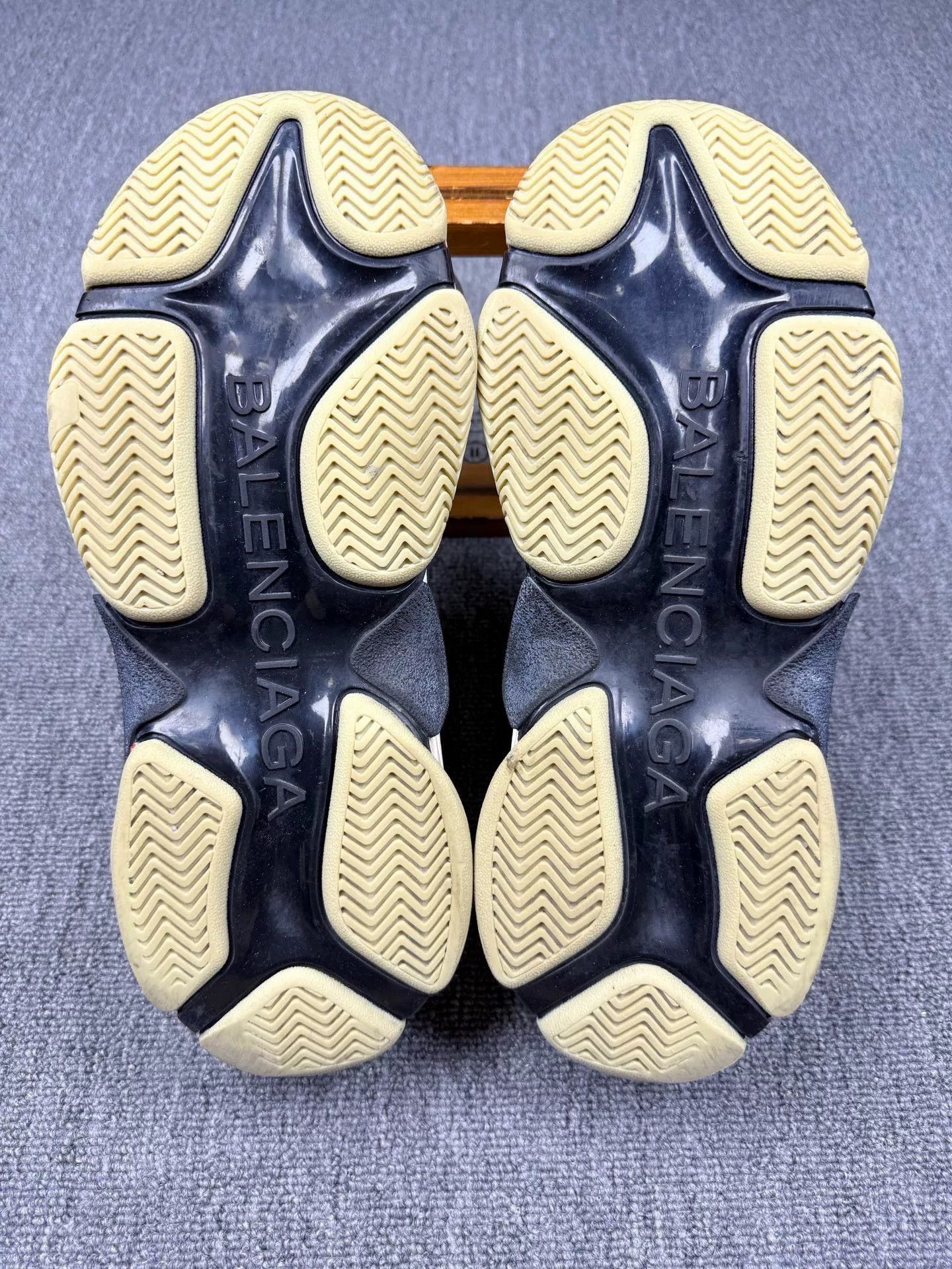 Balenciaga Balenciaga Multi Lowtop Sneakers 8 Men Size US 8 / EU 41 - 6 Thumbnail