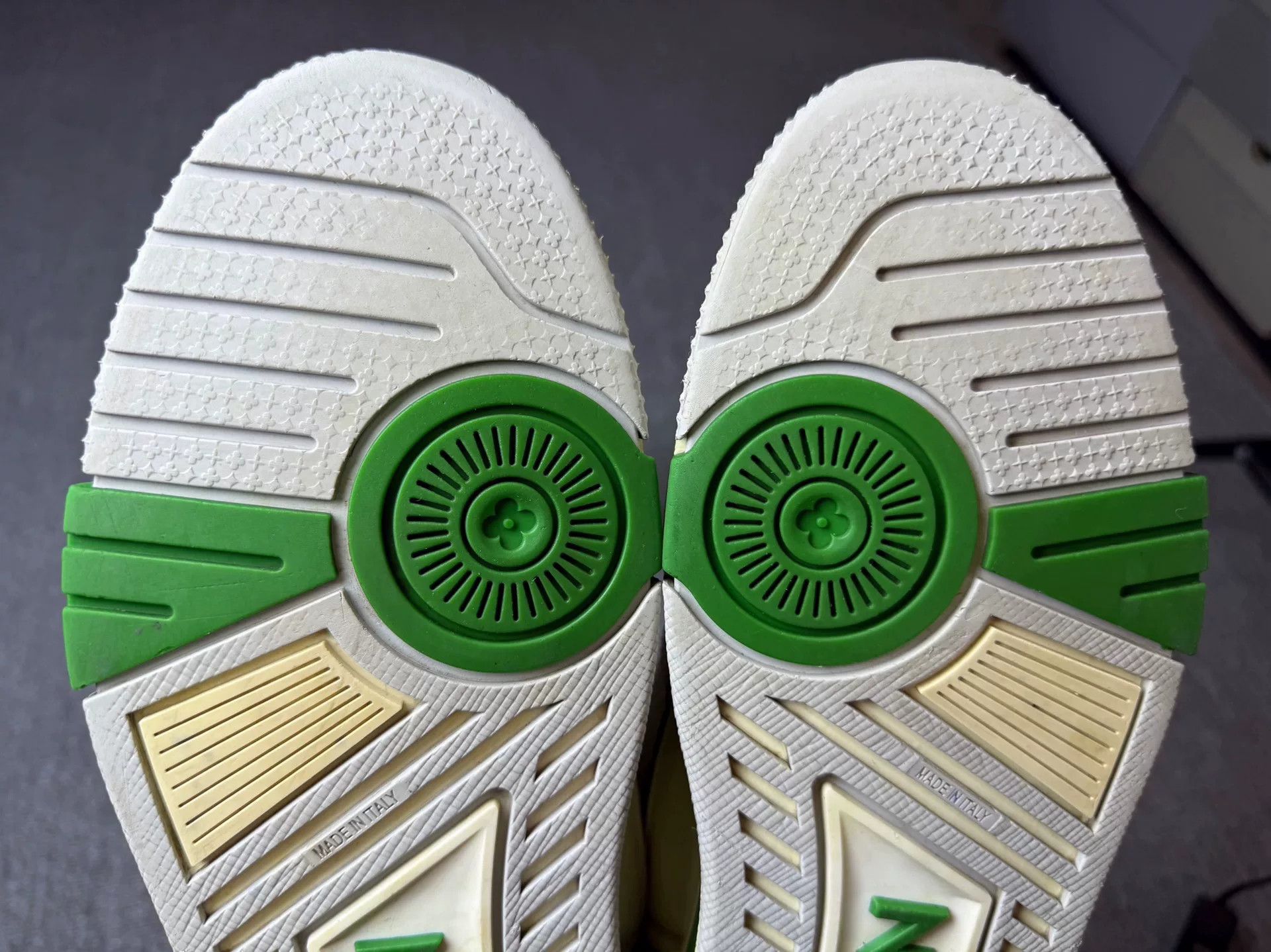 Louis Vuitton Louis Vuitton Training Green Lowtop Sneakers 8 Men Size US 8 / EU 41 - 7 Thumbnail