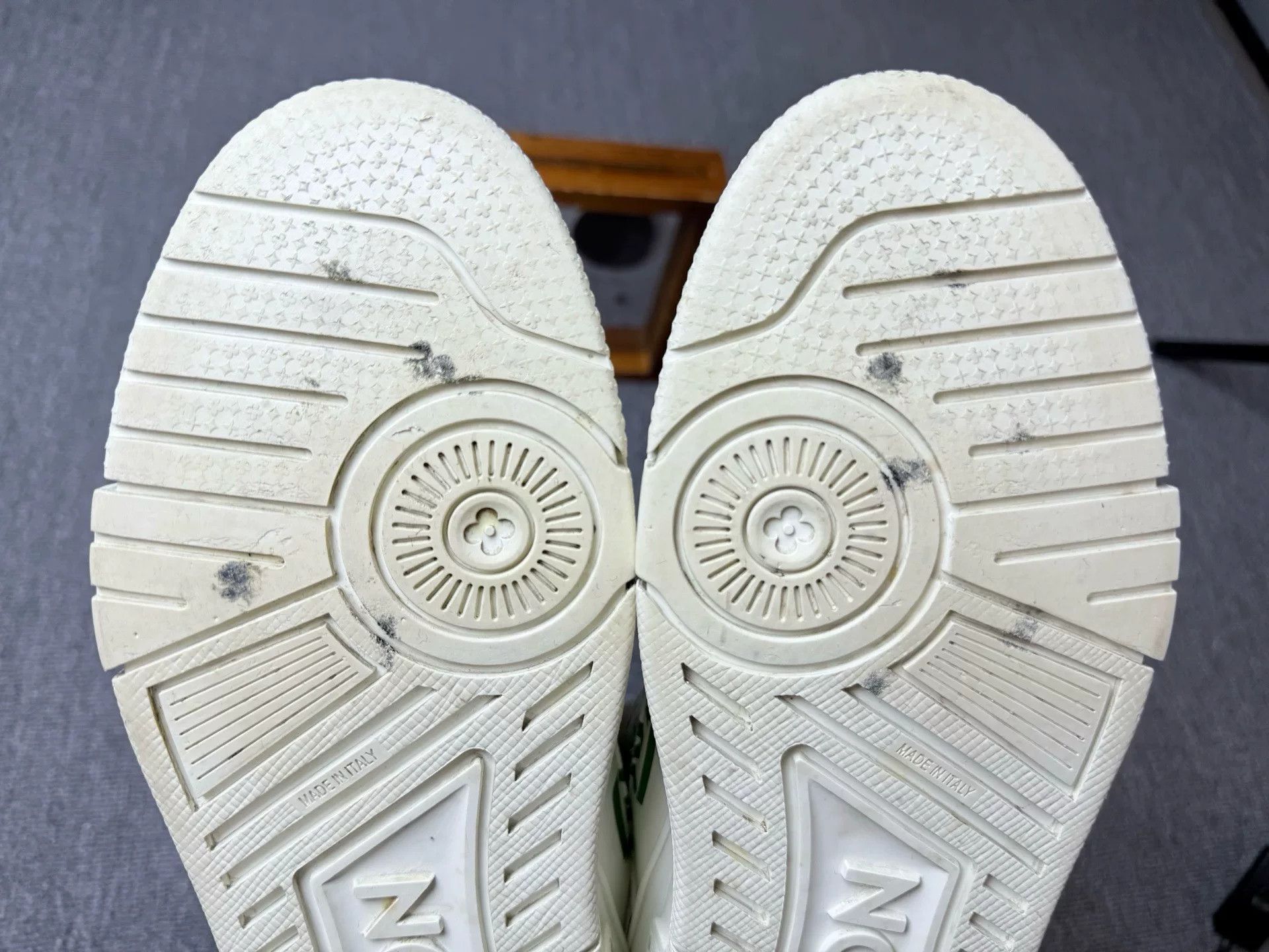 Louis Vuitton Louis Vuitton Training Green Lowtop Sneakers 7 Men Size US 7 / EU 40 - 7 Thumbnail