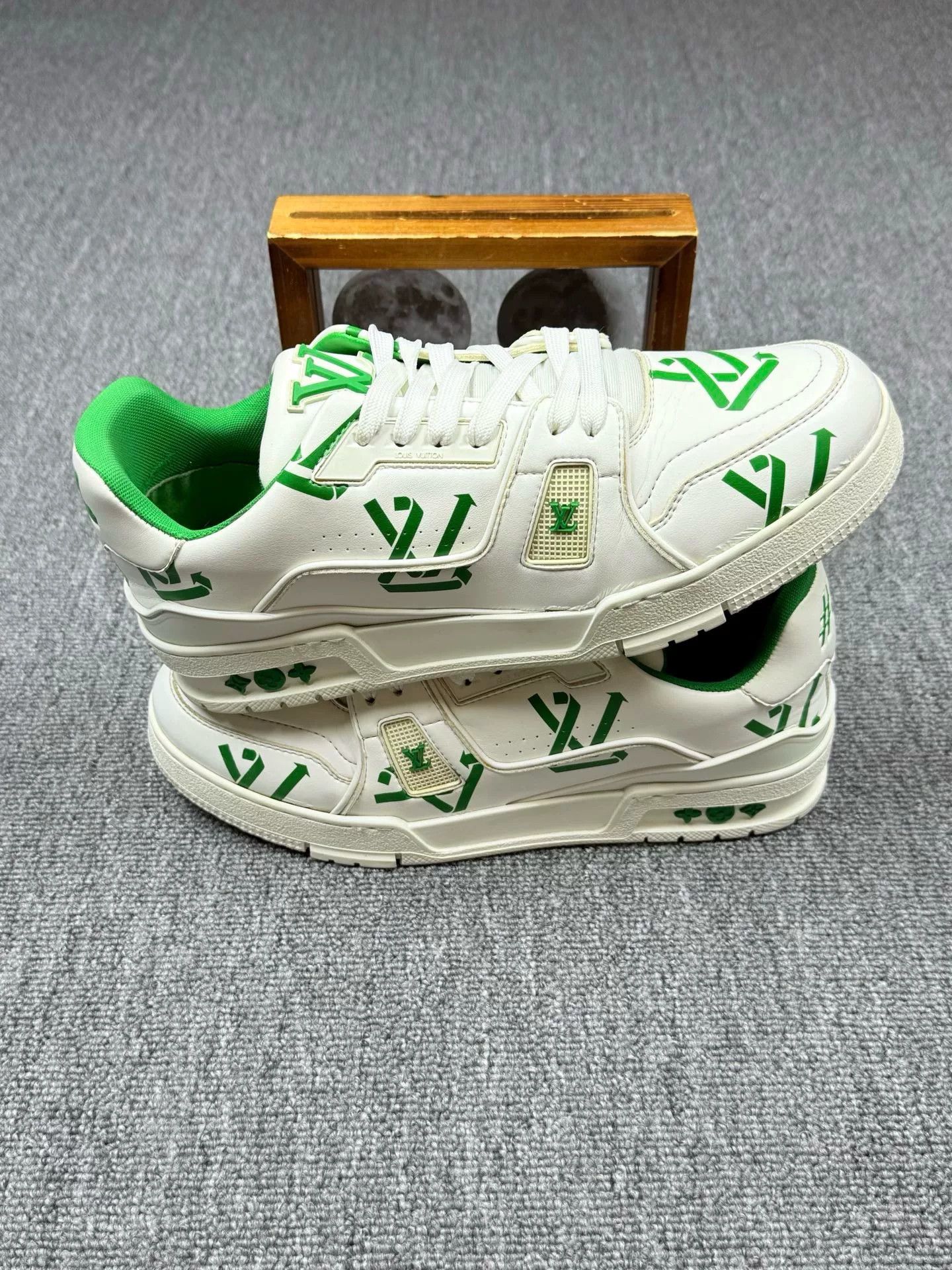 Louis Vuitton Louis Vuitton Training Green Lowtop Sneakers 7 Men Size US 7 / EU 40 - 2 Thumbnail