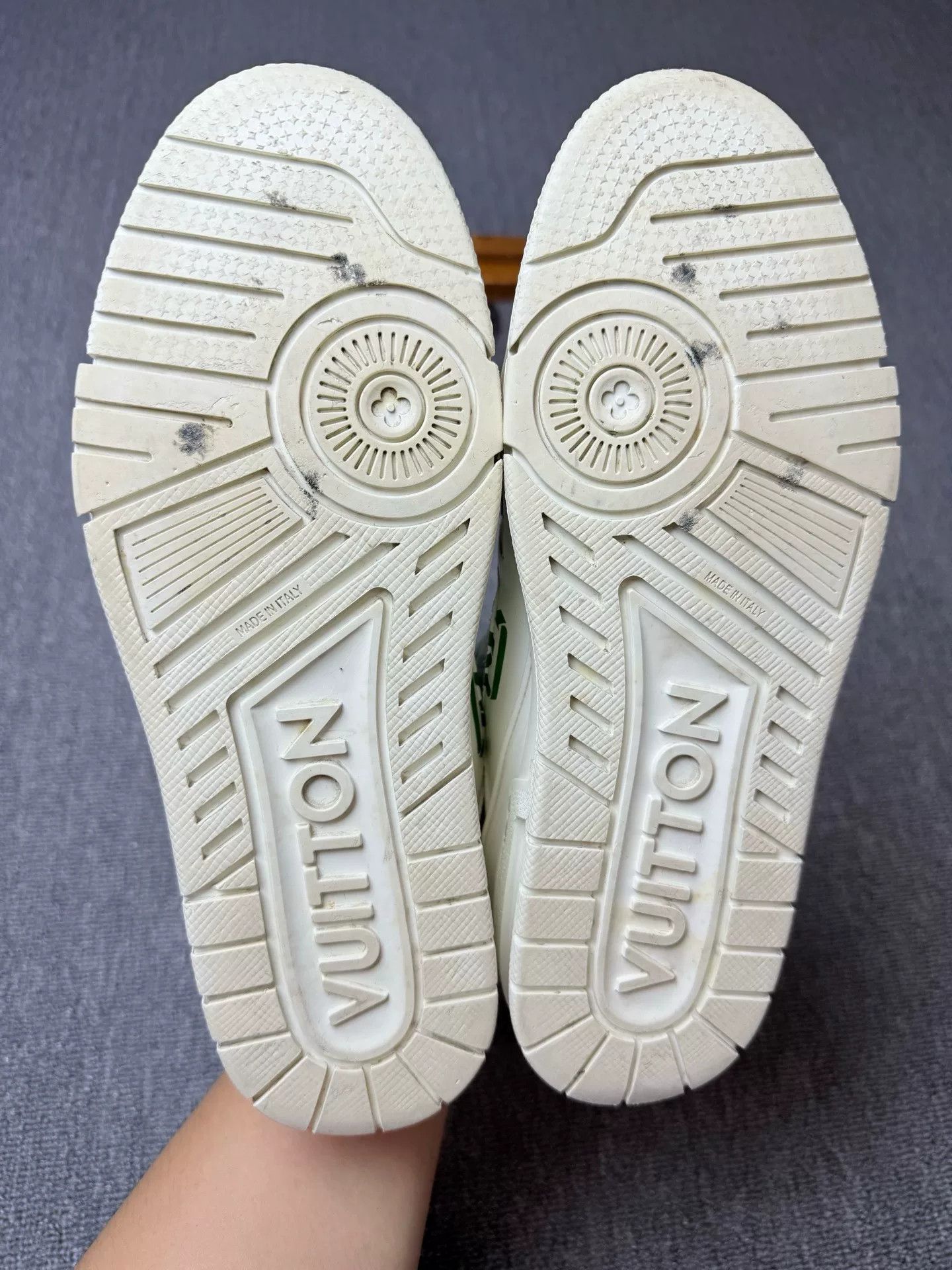 Louis Vuitton Louis Vuitton Training Green Lowtop Sneakers 7 Men Size US 7 / EU 40 - 6 Thumbnail