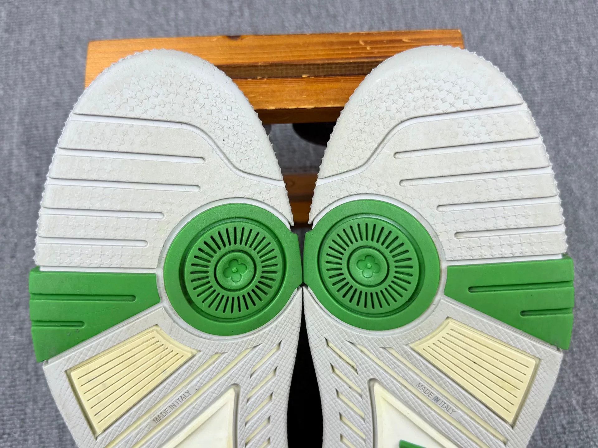 Louis Vuitton Louis Vuitton Training Green Lowtop Sneakers 8 Men Size US 8 / EU 41 - 7 Thumbnail