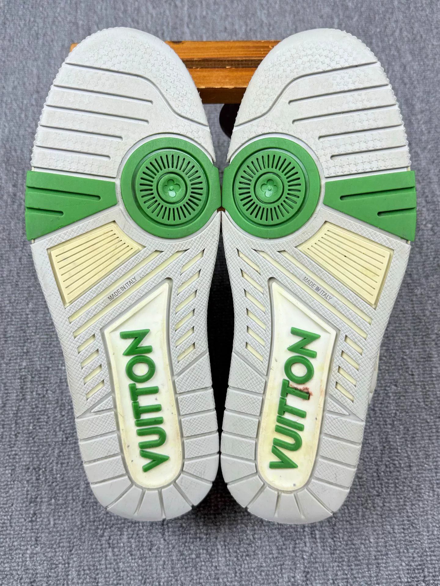 Louis Vuitton Louis Vuitton Training Green Lowtop Sneakers 8 Men Size US 8 / EU 41 - 6 Thumbnail