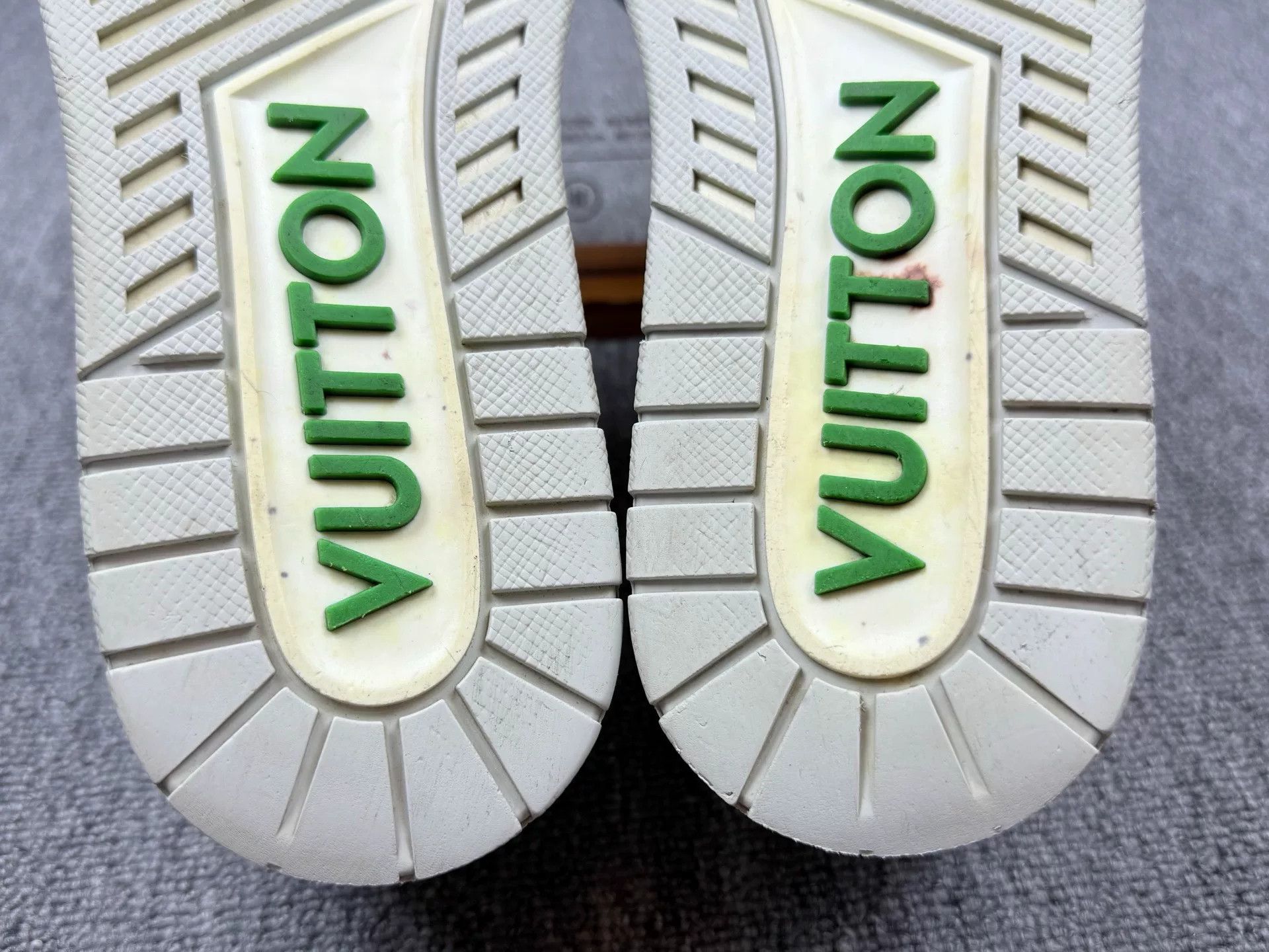 Louis Vuitton Louis Vuitton Training Green Lowtop Sneakers 8 Men Size US 8 / EU 41 - 8 Thumbnail