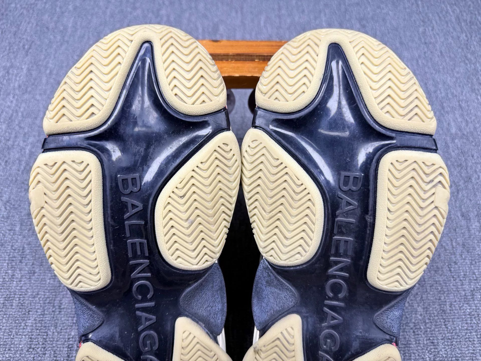 Balenciaga Balenciaga Multi Lowtop Sneakers 8 Men Size US 8 / EU 41 - 7 Thumbnail