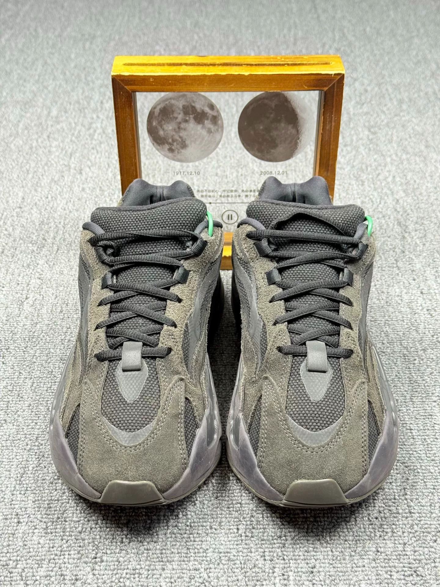 Adidas Adidas YEEZY700 Black Lowtop Sneakers 9 Men Size US 9 / EU 42 - 4 Thumbnail