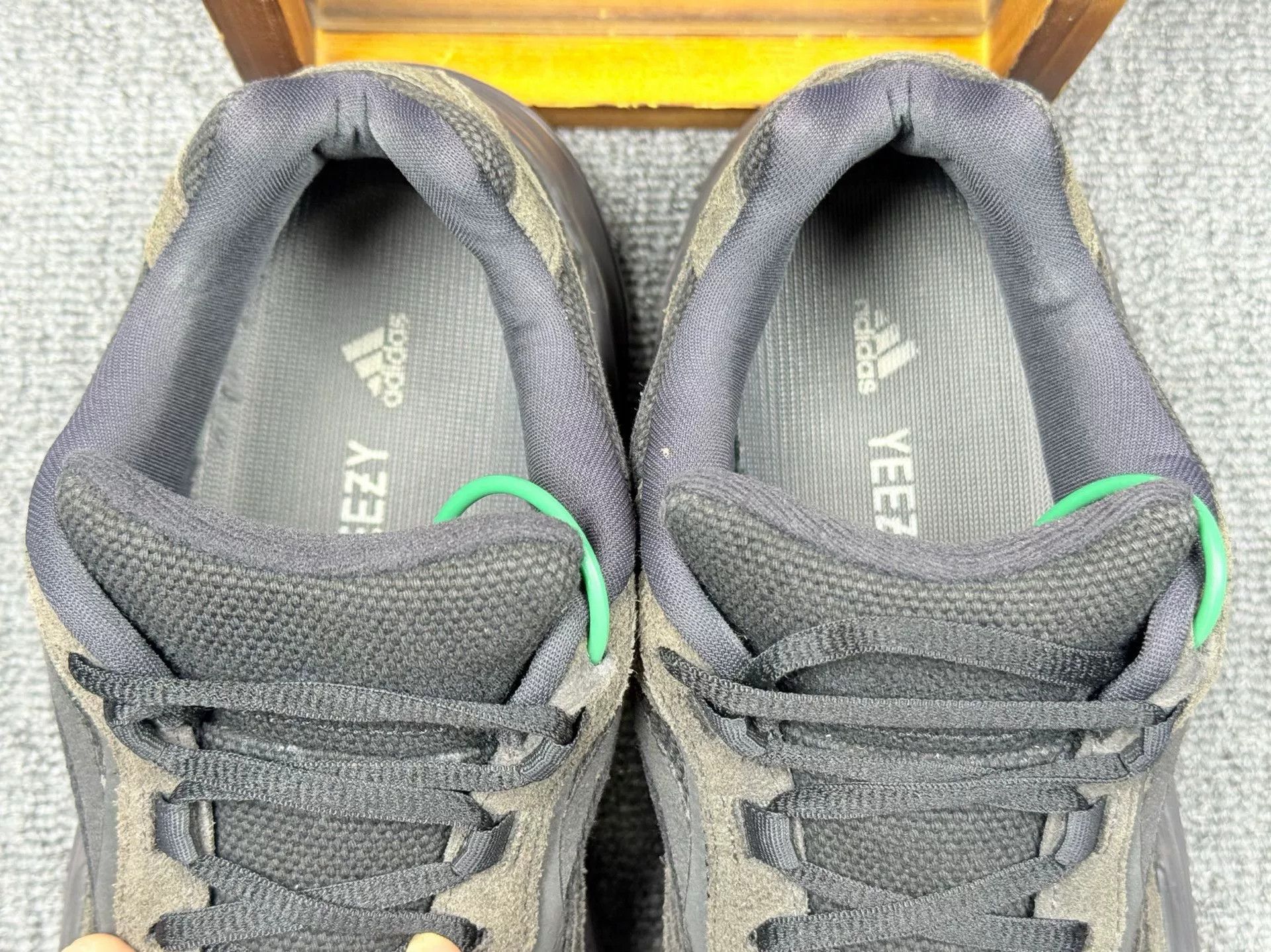 Adidas Adidas YEEZY700 Black Lowtop Sneakers 9 Men Size US 9 / EU 42 - 9 Thumbnail