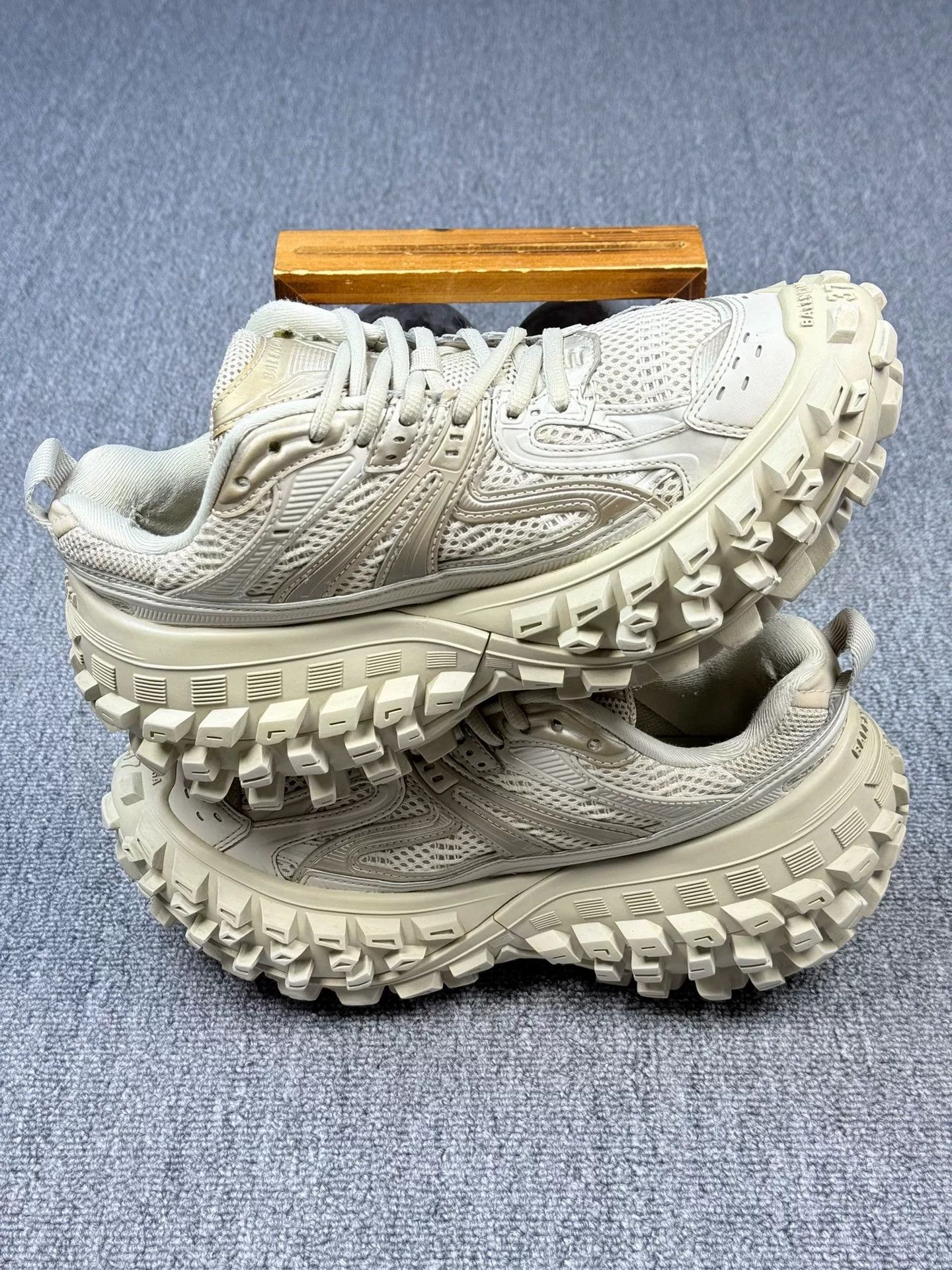 Balenciaga Balenciaga Brown Lowtop Sneakers it_37 Women Size US 7 / IT 37 - 3 Thumbnail