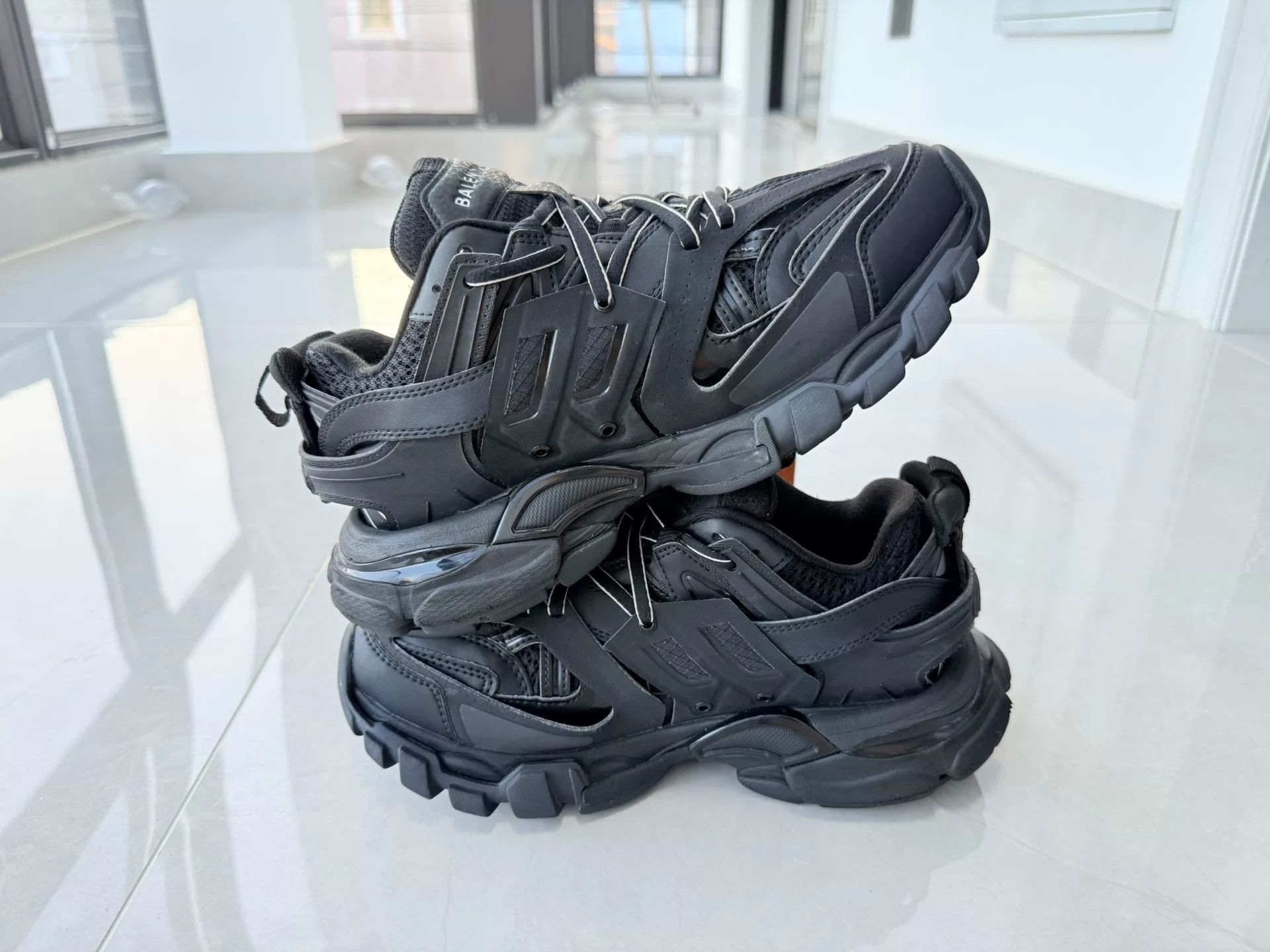 Balenciaga Balenciaga Black Lowtop Sneakers it_36 Women Size US 6 / IT 36 - 3 Thumbnail